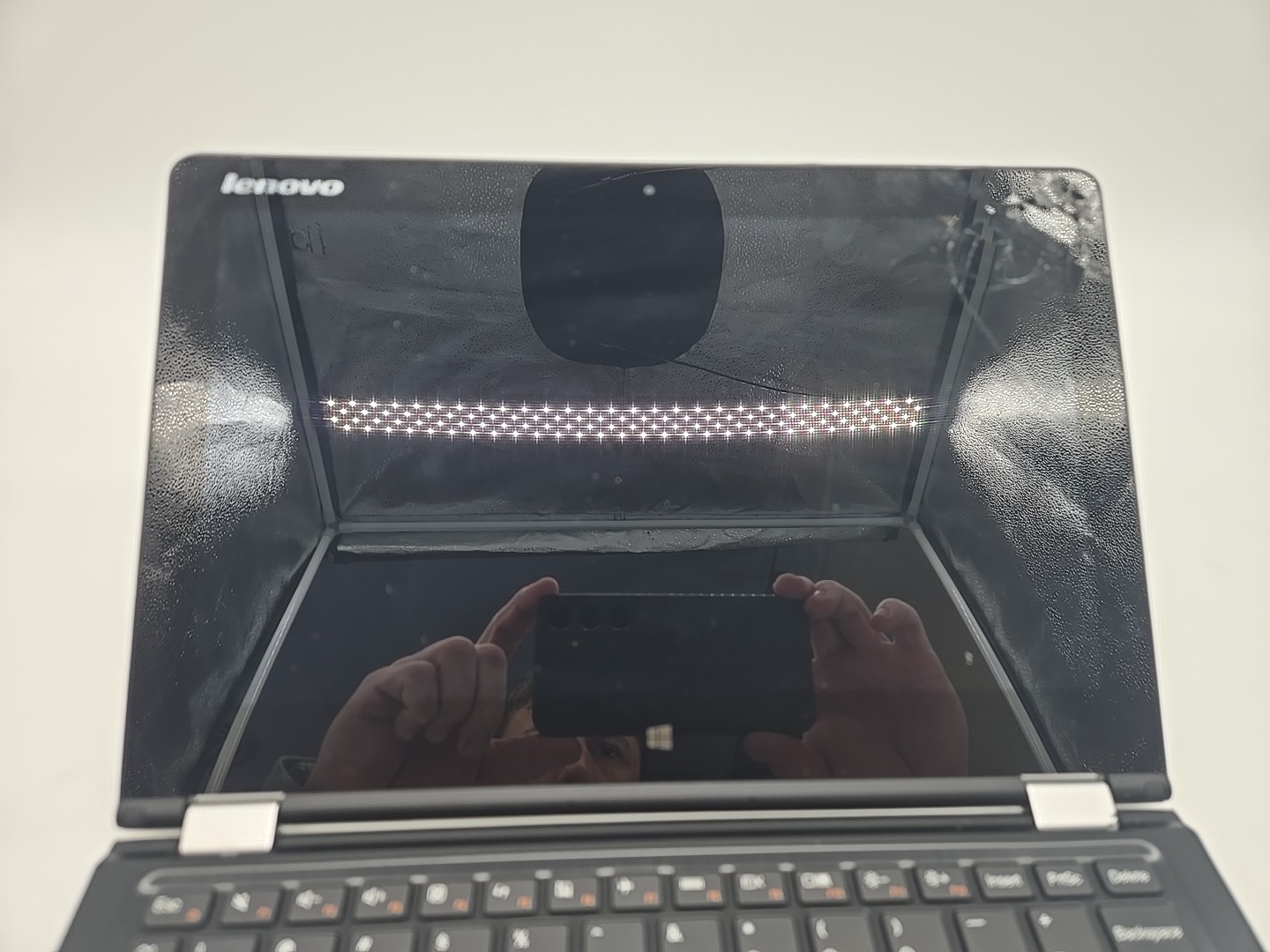 Lenovo YOGA 700-11ISK TOUCH 2-IN-1 ** Broken Screen / For Parts