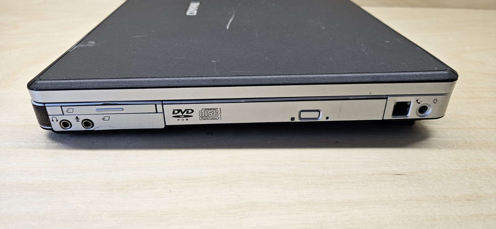 Retro Compaq Presario V5000 AMD Sempron 1.8Ghz / 384Mb Ram / NO HDD NO PSU