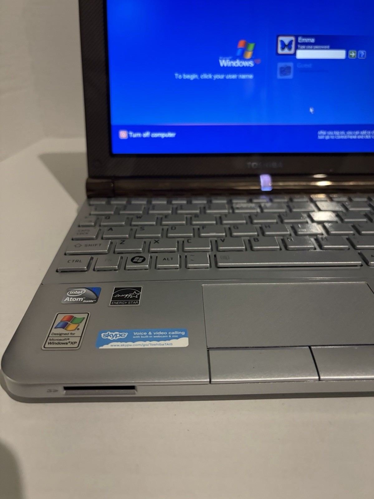 Toshiba NB305-N410BN-G 10” Netbook Intel Atom Windows 7 Starter Locked to user