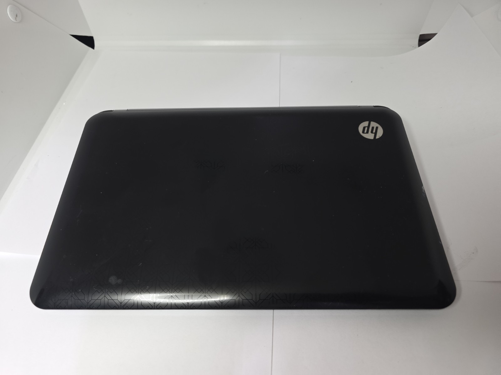 Functional HP Mini laptop. Has scratches and scuffs on screen. For Parts.