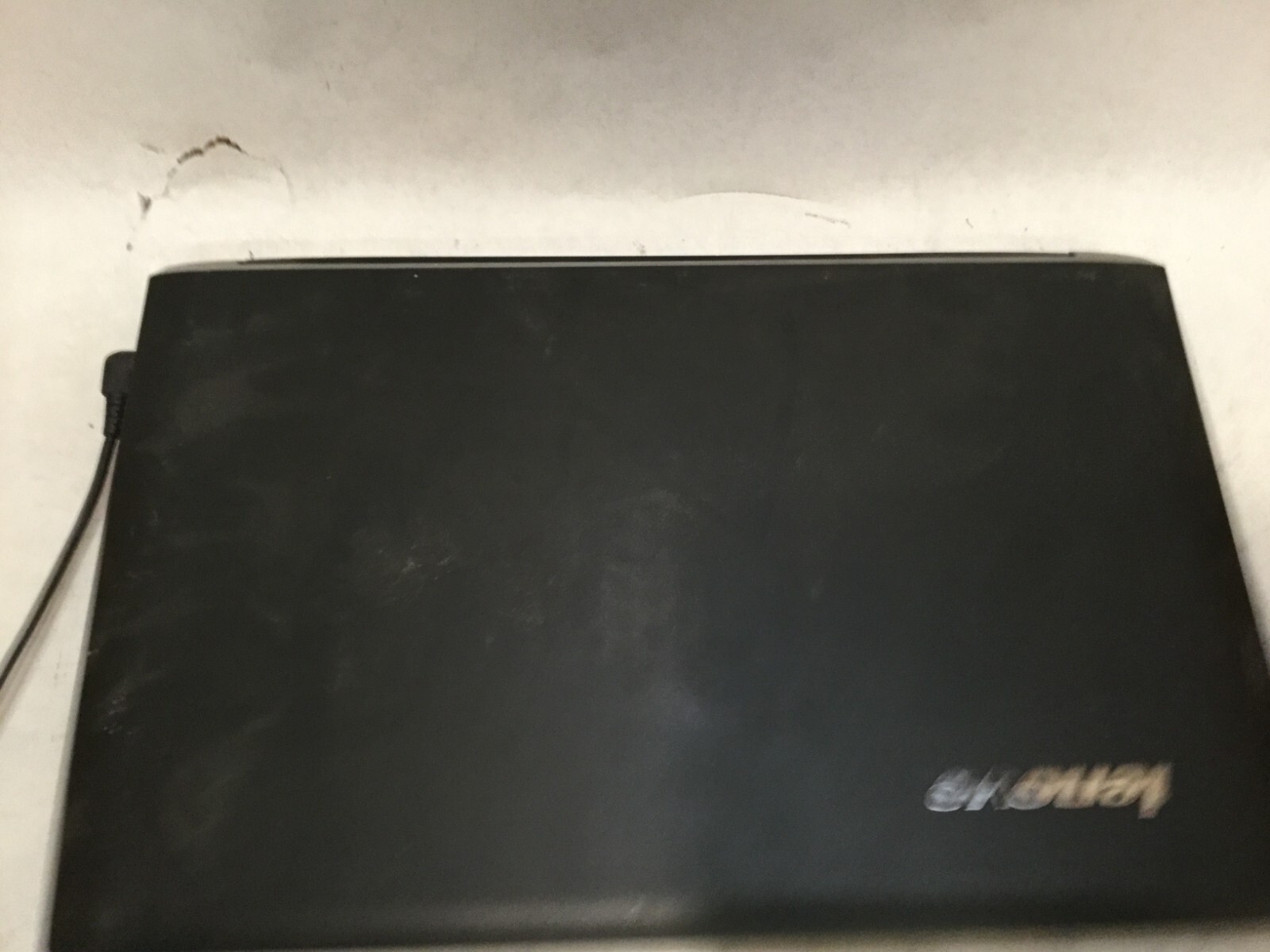 Lenovo B570 / Intel Pentium UNKNOWN SPECS / (CRACKED/MISSING PARTS!) -MR