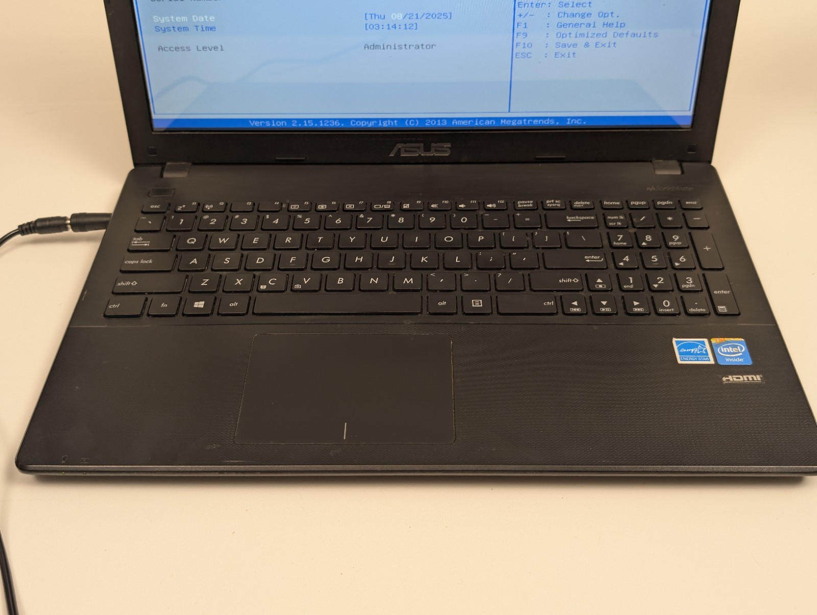 ASUS X551M 15.6 Intel Celeron N2840 @ 2.16GHz 500Gb 4 GB RAM No Power Adapter