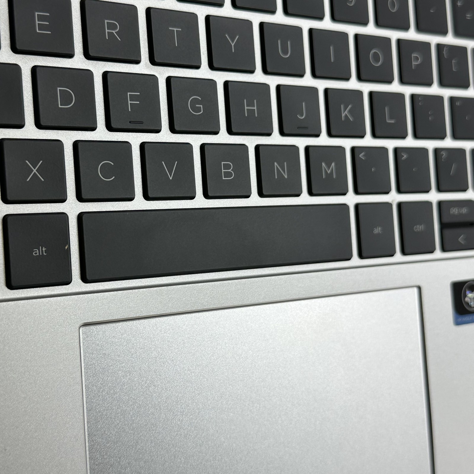 HP Elitebook 845 G9 14 FHD+ 2.7 GHz Ryzen 7 PRO 6850U 32GB 256GB SSD LCD ISSUE