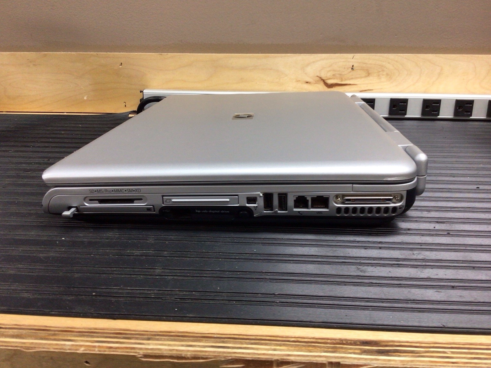 HP Pavilion ZD8000 17″ Vintage Pentium4 3.0ghz XP Laptop | Untested AS IS