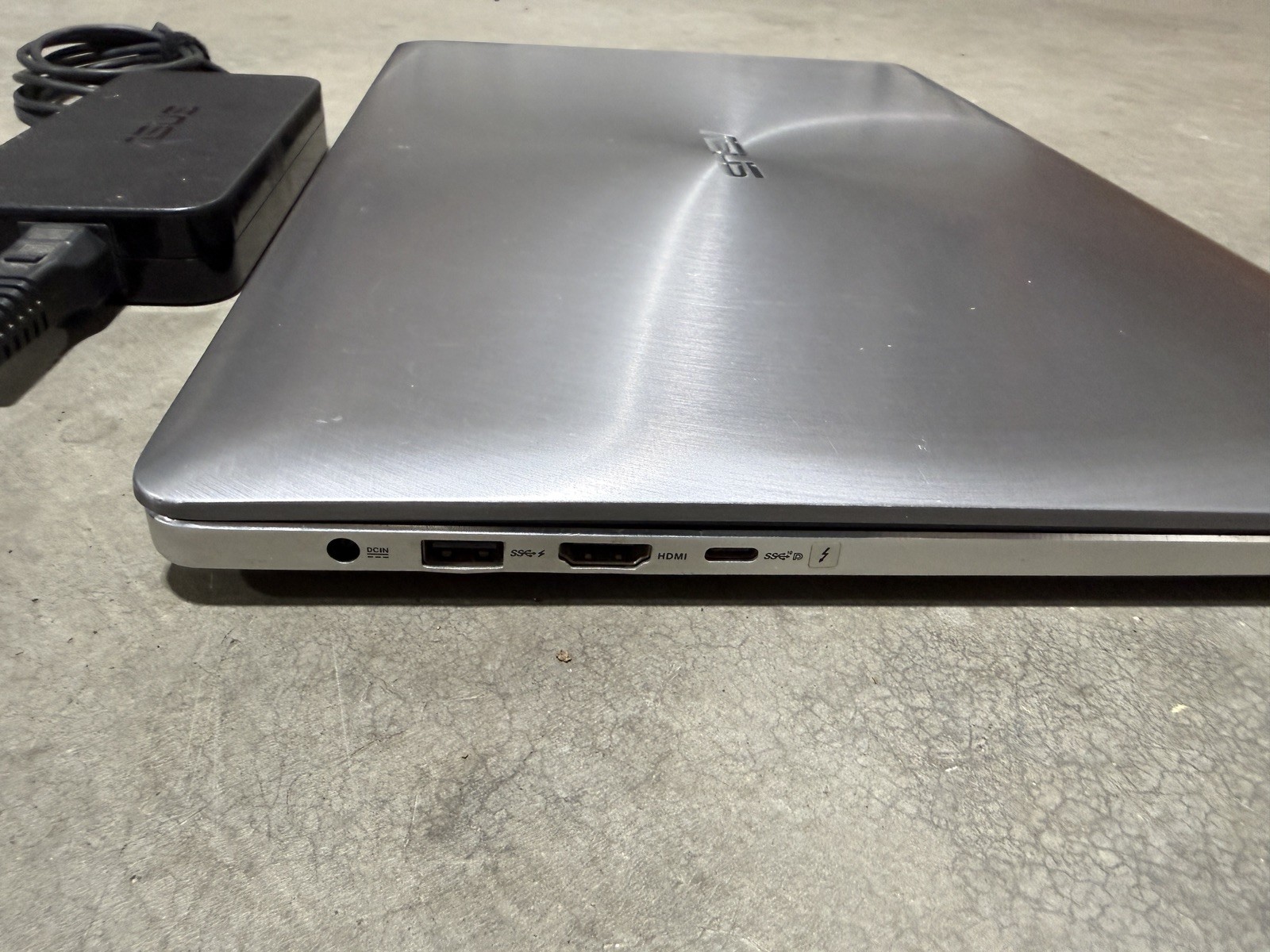 Asus Zenbook UX501V I7-6700HQ 16GB 512GB Win10 W/ AC Adapter