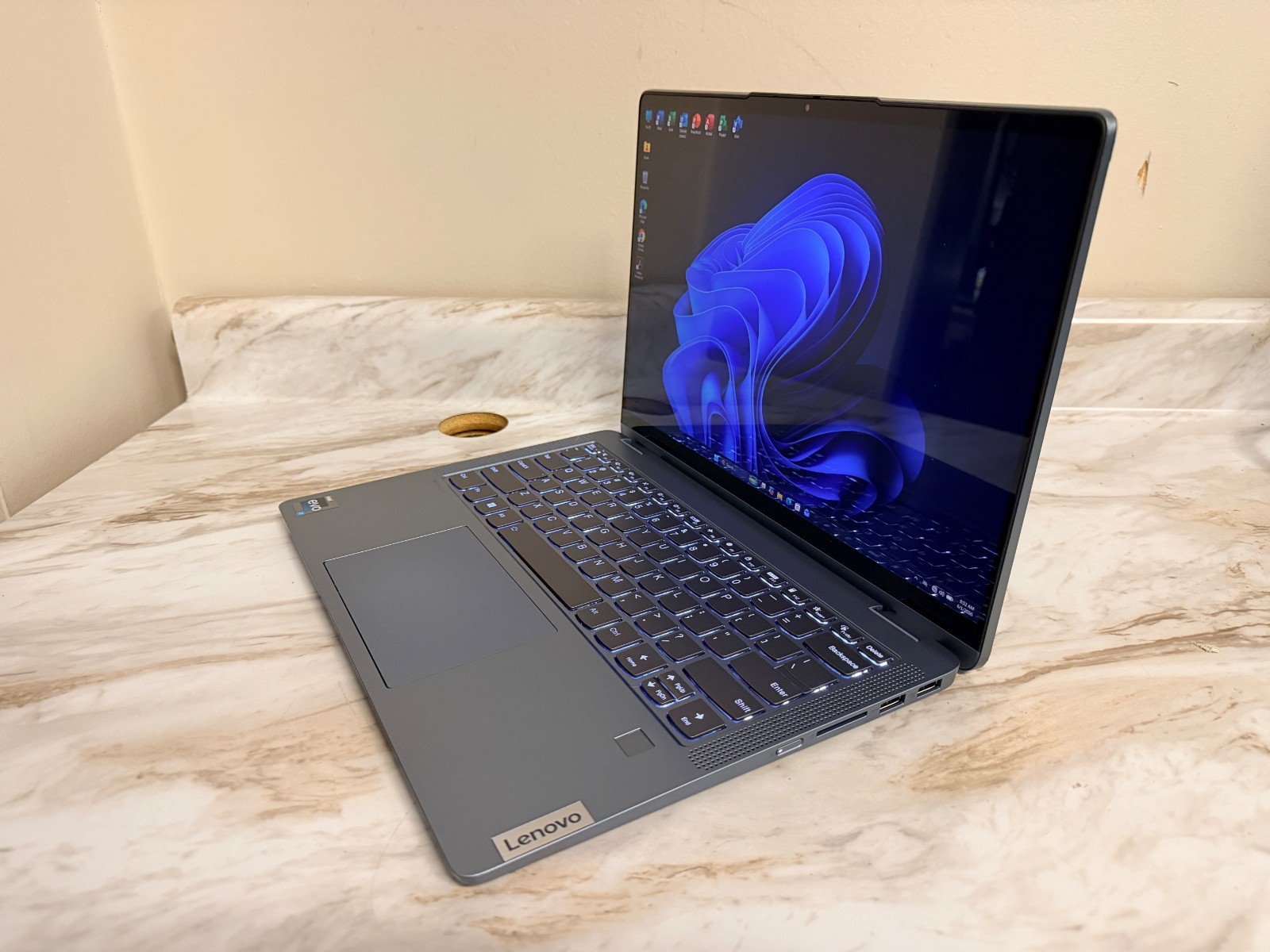 Lenovo Flex 7i 2.2K Touch 2-in1 Laptop Intel Core i7-1355U 16GB Ram 1TB SSD W11P