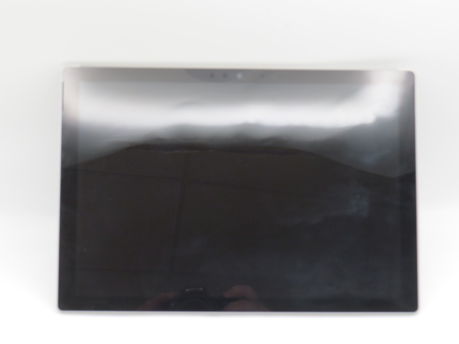 Microsoft Surface Pro 5 | m3-7Y30 @ 1GHz | 4GB DDR3 | 12″ | 128GB HDD | No OS/AC