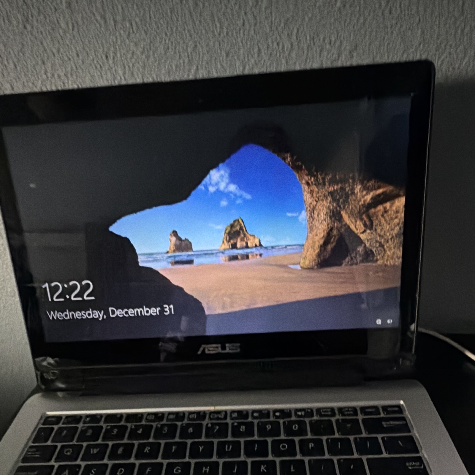 ASUS VivoBook 11.6″ Intel Core i3 4GB 500GB HDD Win10 Intel HD 4400 Gray