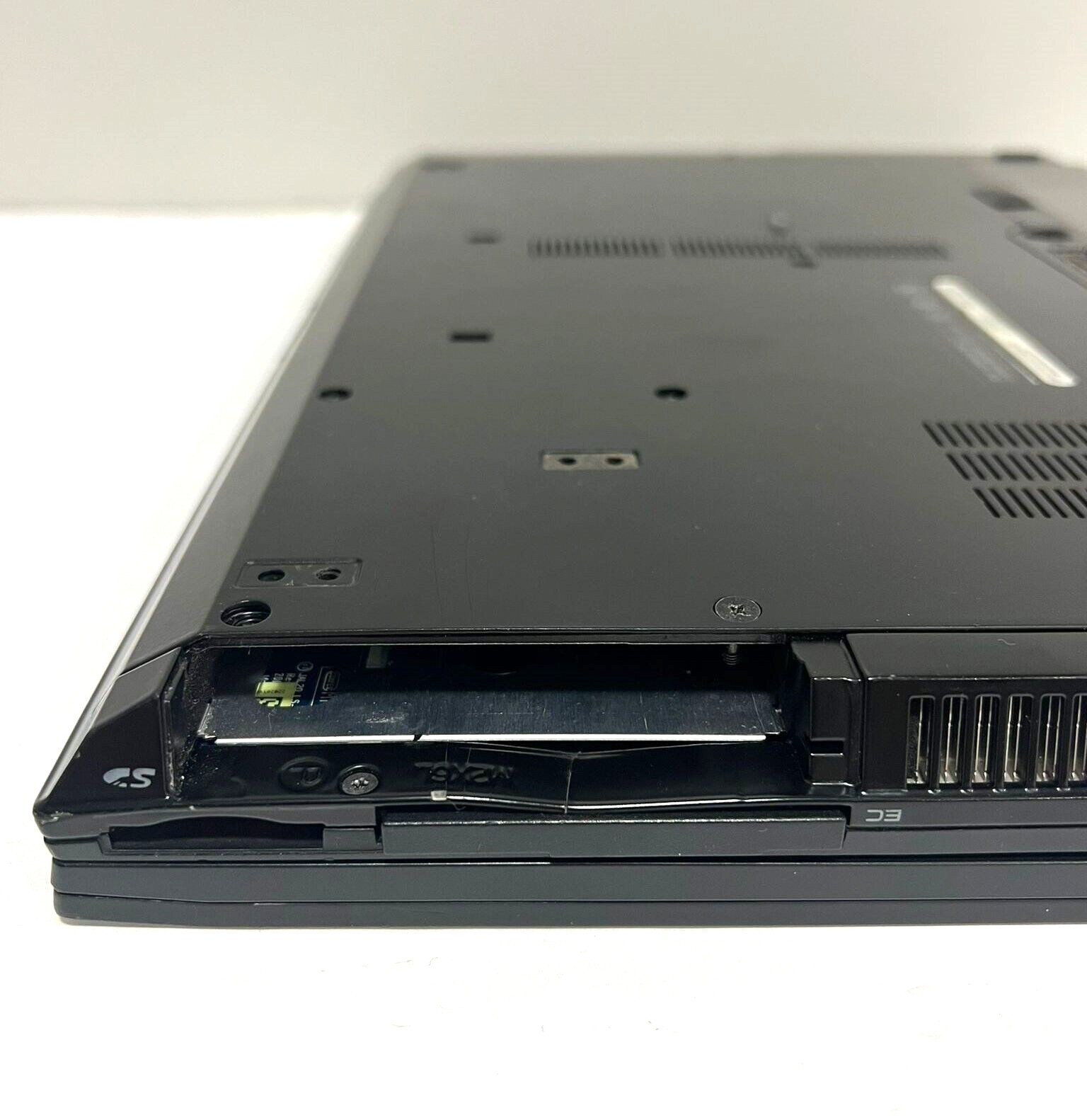 Dell Latitude E6500 15.4″ Core 2 P9600 2.66Ghz 2Gb Ram Laptop No HDD/Charger