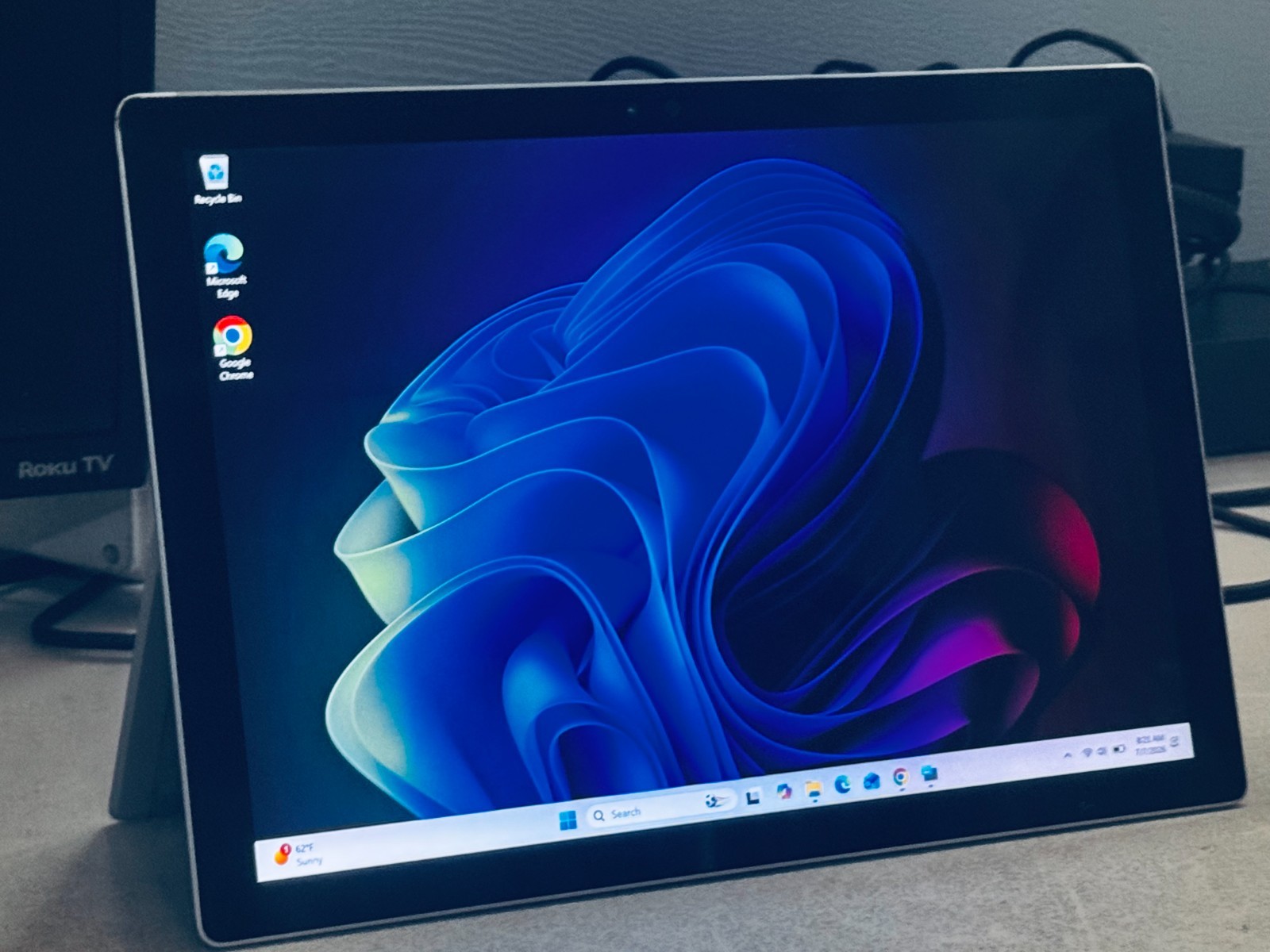 Microsoft Surface Pro Touch-Intel i7 6550U-512GB SSD WIN 11-16GB RAM w/ Charger