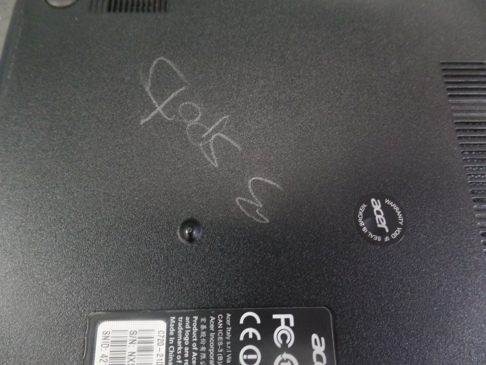 PARTS/REPAIR Lot of 2 ACER Chromebook C720 (11.6″, 16GB SSD, 2 GB RAM, Celeron)