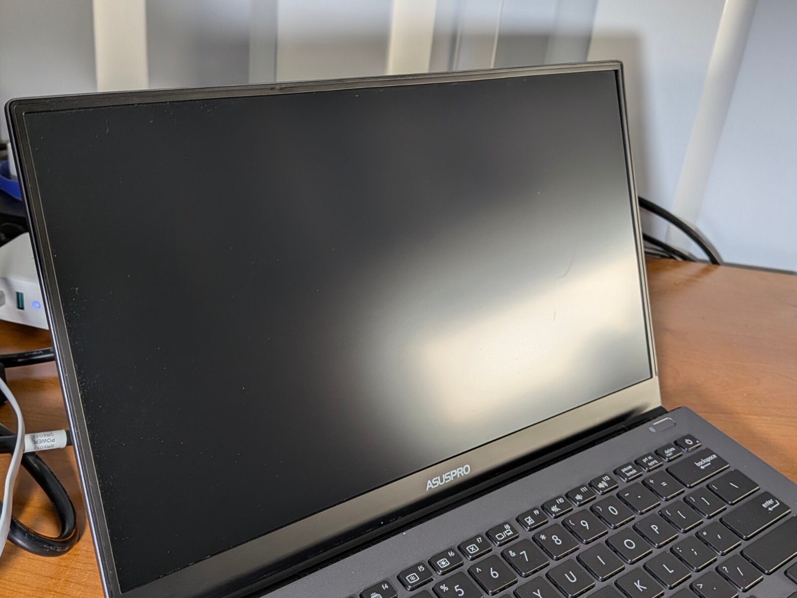 14″ ASUS B9440U Notebook Laptop – 7th Gen i7 Processor – No power!!