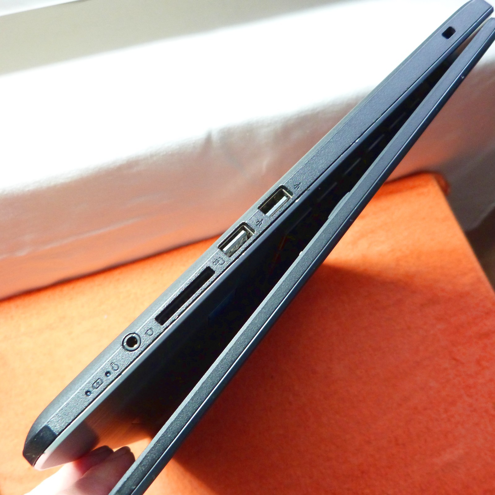 XXL LOT Asus F705 Vivo UltraBook 17″ HDPLUS l SSD Windows 11 l USBC HDMI