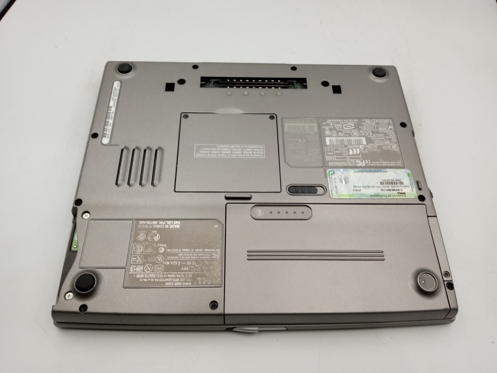 Dell Latitude D400 12.1″ Intel Pentium M 512MB RAM 60GB HDD WinXP – READ -RR