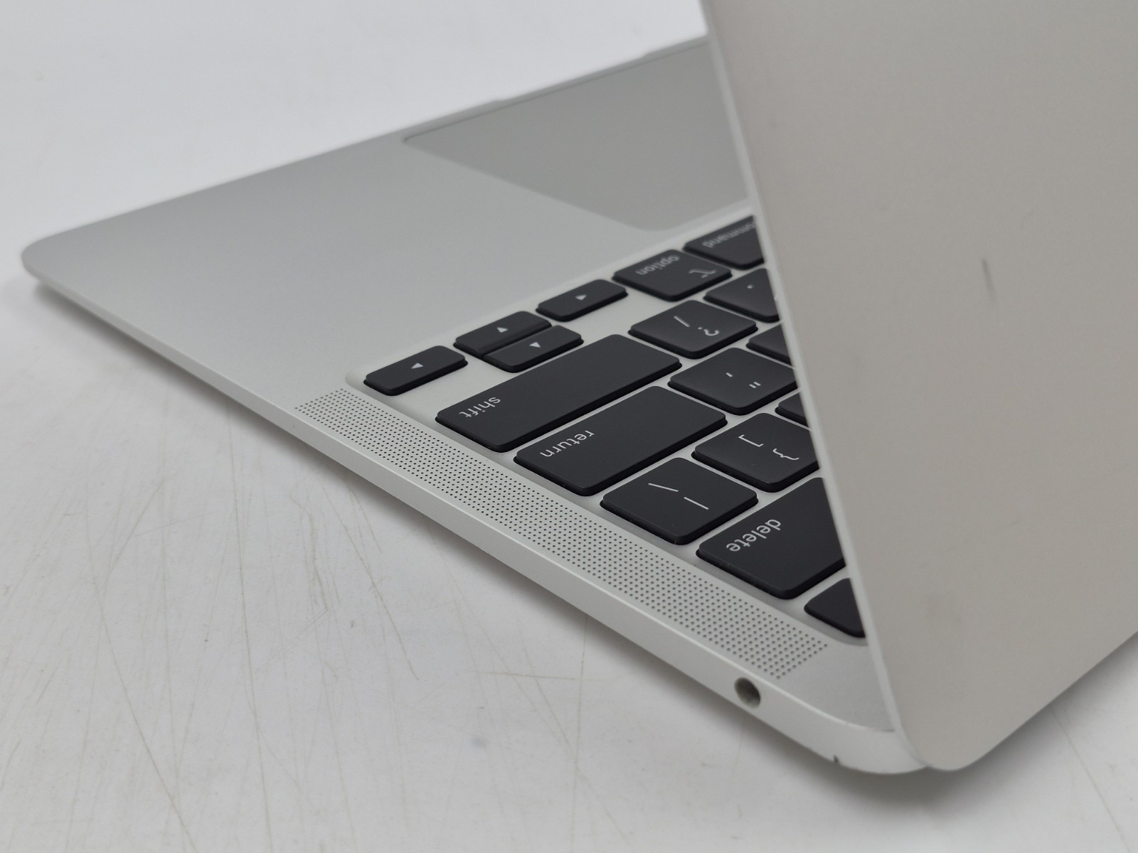 Apple MacBook Air A2337 13″ M1 3.20GHz 8GB RAM 256GB NVMe macOS Tahoe