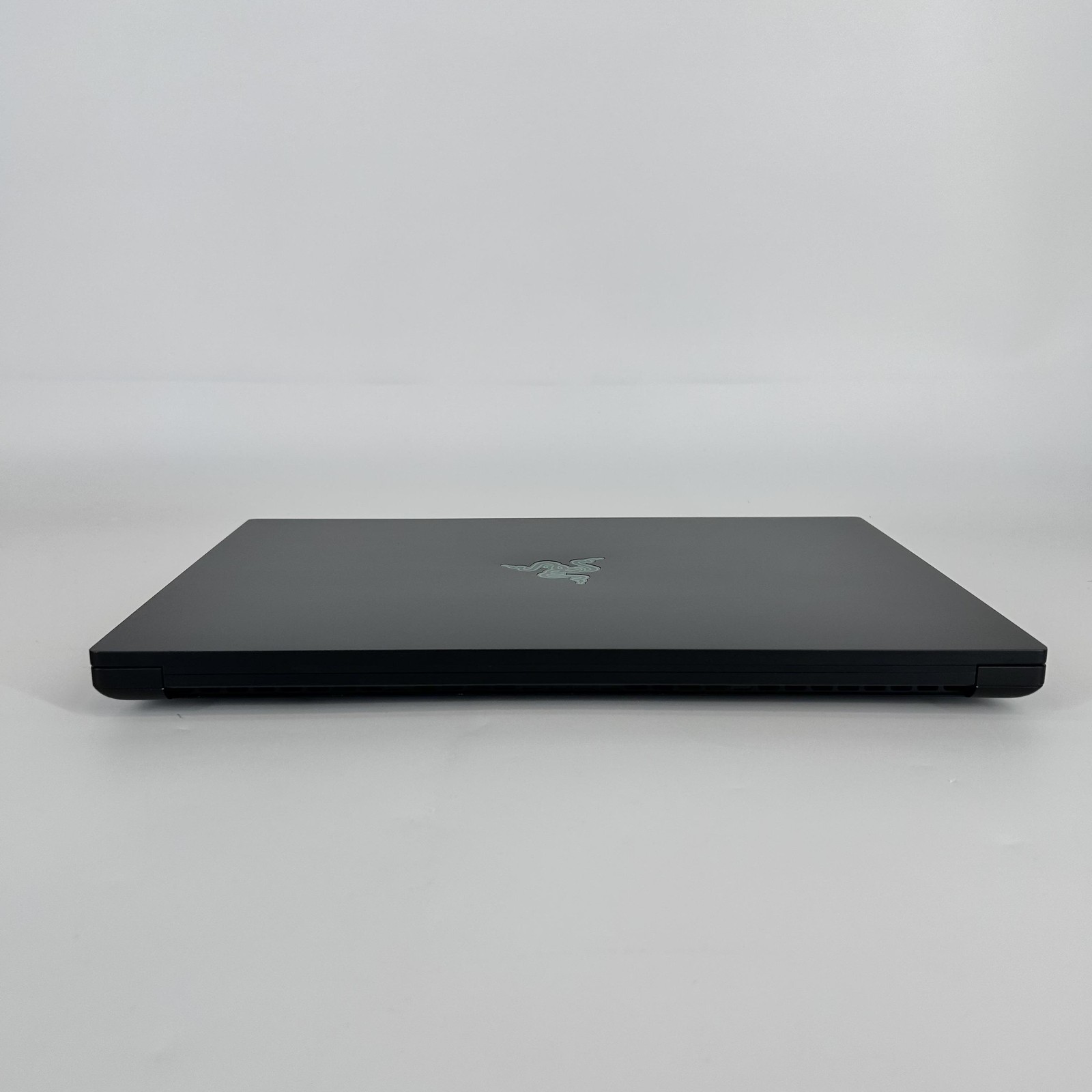Razer Blade 16 Black 239Hz QHD+ 2.2 GHz i9-14900HX 32GB 1TB RTX 4080 STICKY KEYS