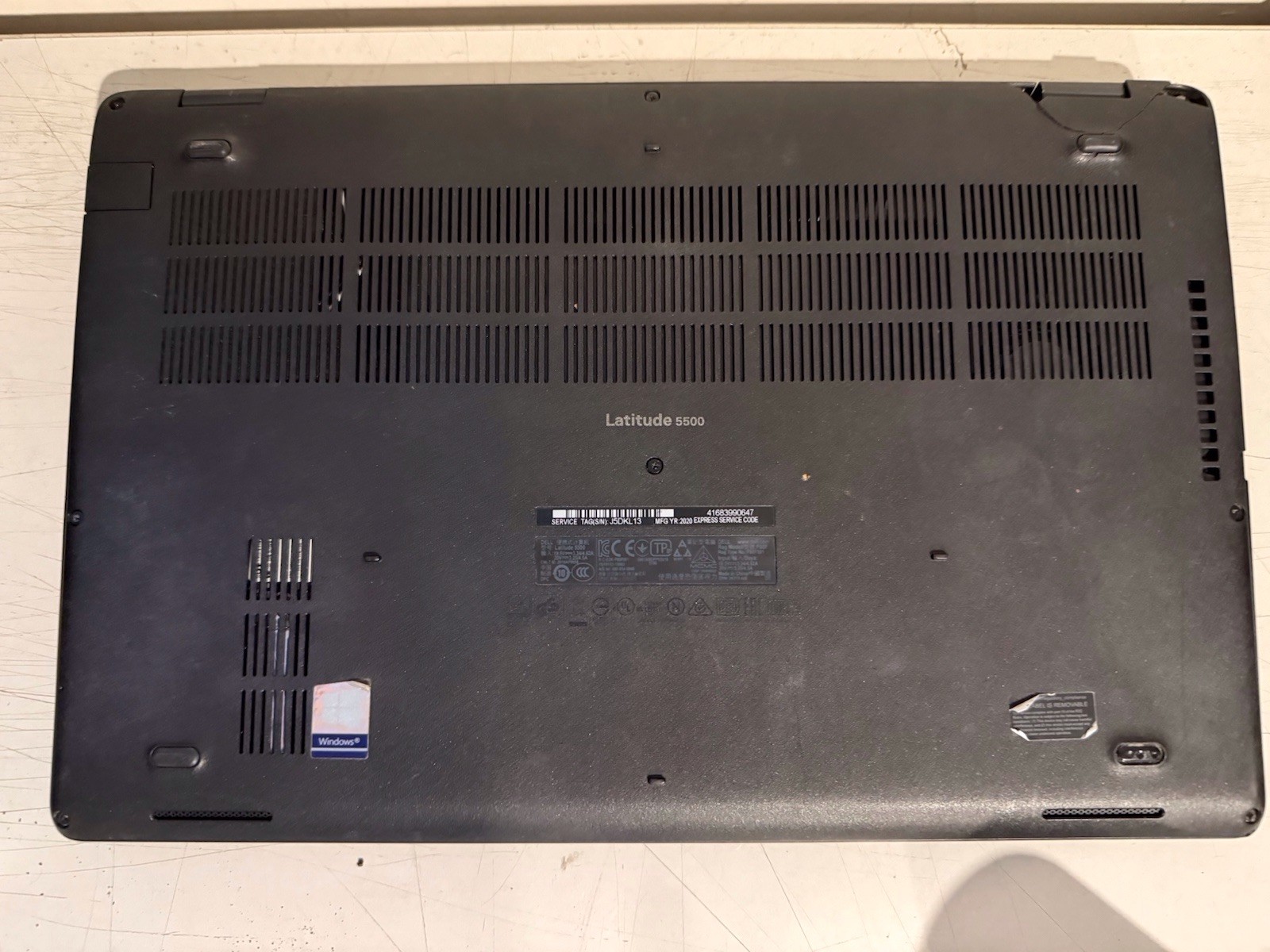 Dell Latitude 5500 15.6” i7-8665U 4GB RAM 128GB SSD WINDOWS 11 AMD Radeon 540X