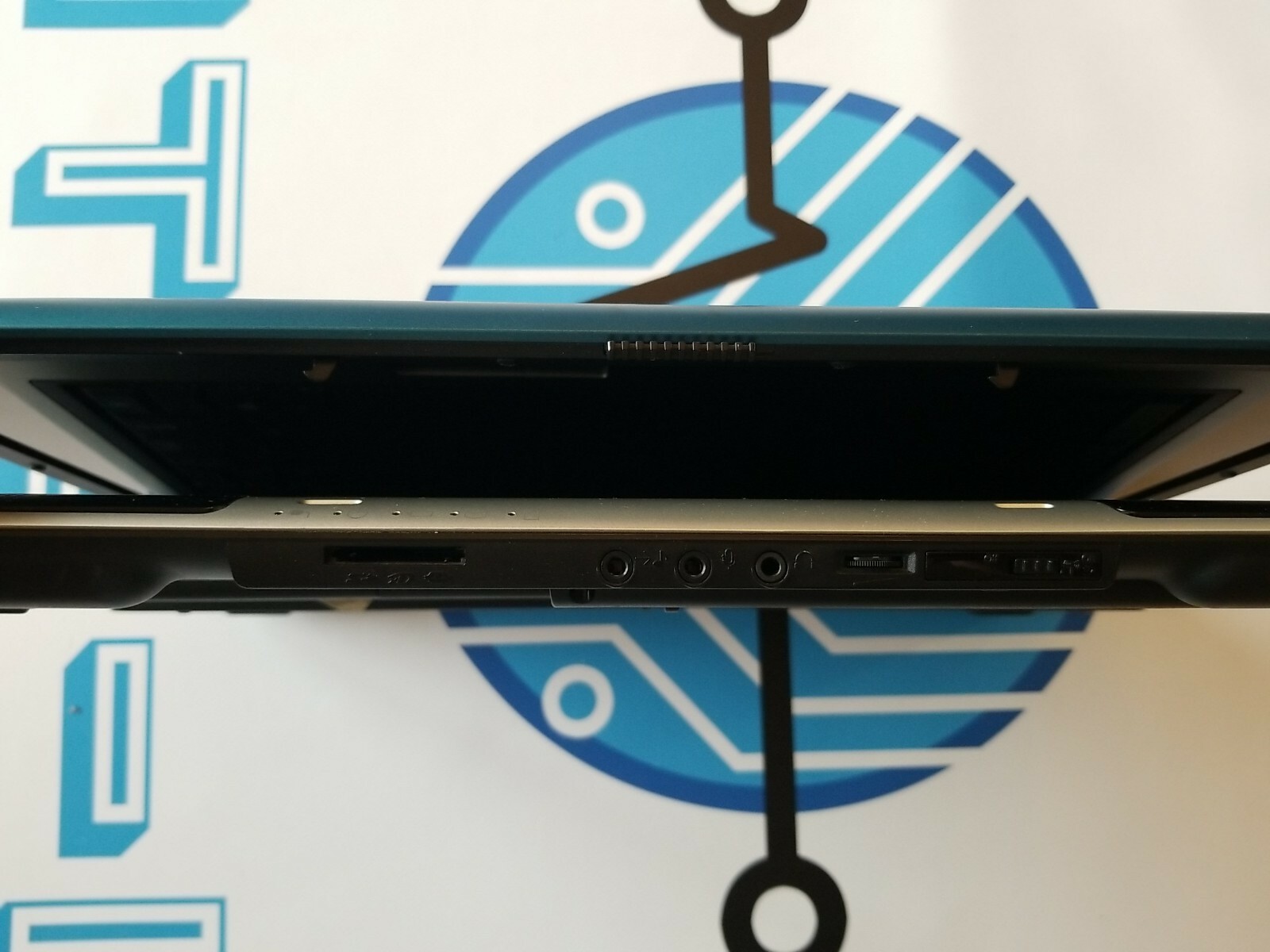 Toshiba Satellite P100 17.1″ Laptop Centrino Duo T2500 2.00GHz 1GB RAM No HD 49W