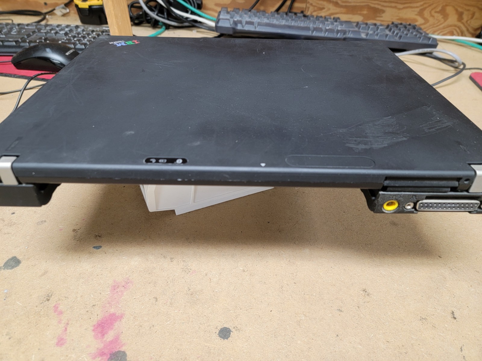 IBM Thinkpad 15″ T43 – Pent M 2.00Ghz – 1GB Ram – NO HDD NO BATTERY – FOR PARTS