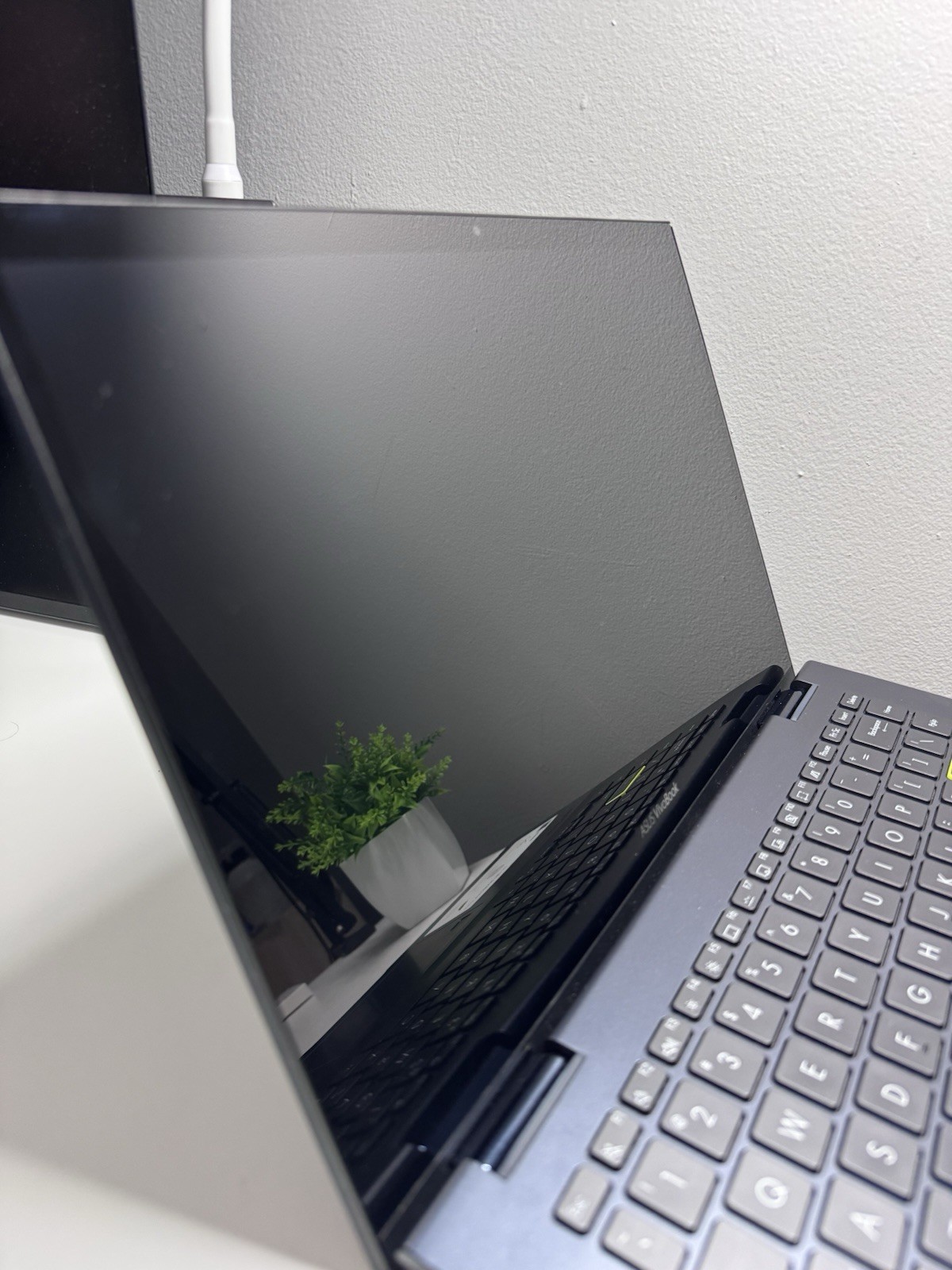 ASUS Vivobook 14 Flip 14-inch Touchscreen Convertible Laptop Ryzen 5 5500U 8/256