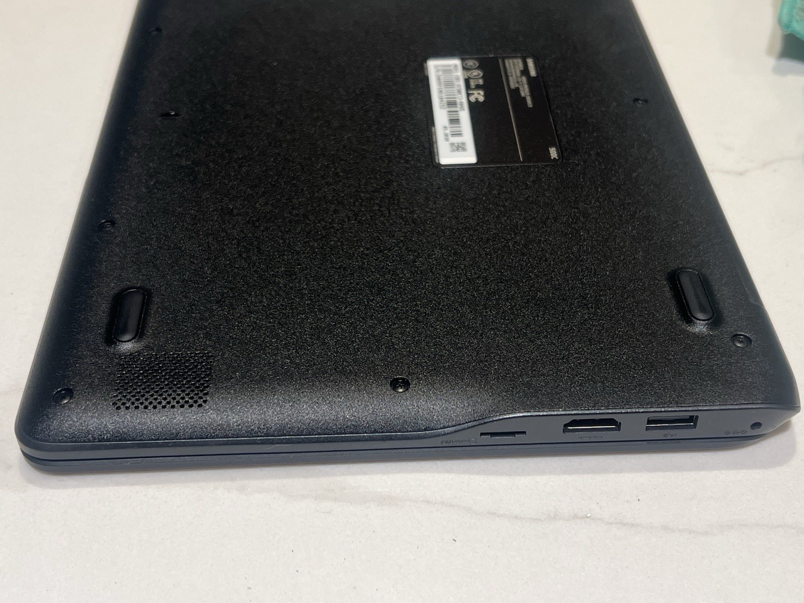Samsung Chromebook 3 4GB Ram 16GB SSD 11.6-Inch Laptop – Black – XE500C13