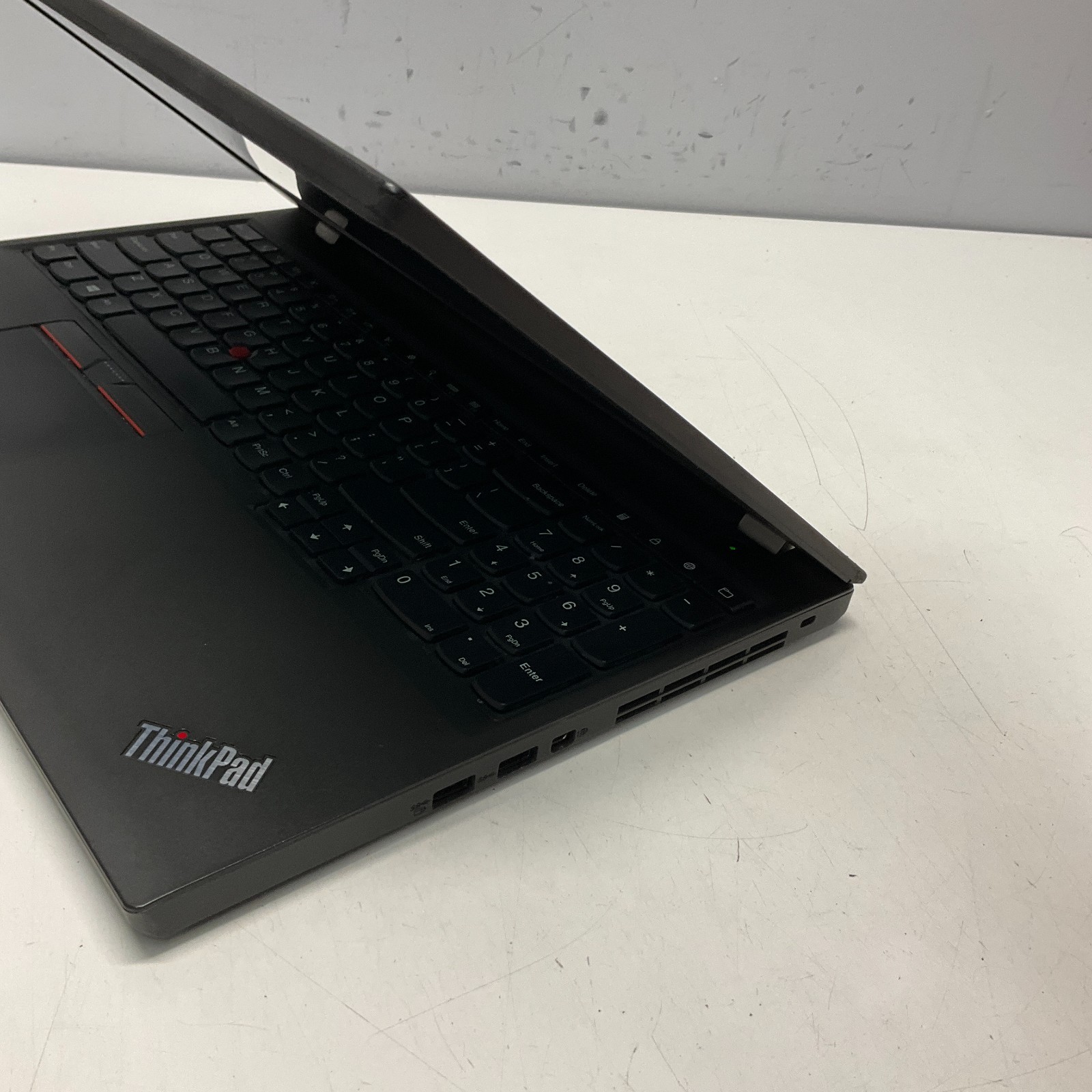 Lenovo ThinkPad T560 Intel Core i7-6600U @ 2.60GHz 8GB NO HDD NO OS NO BATT