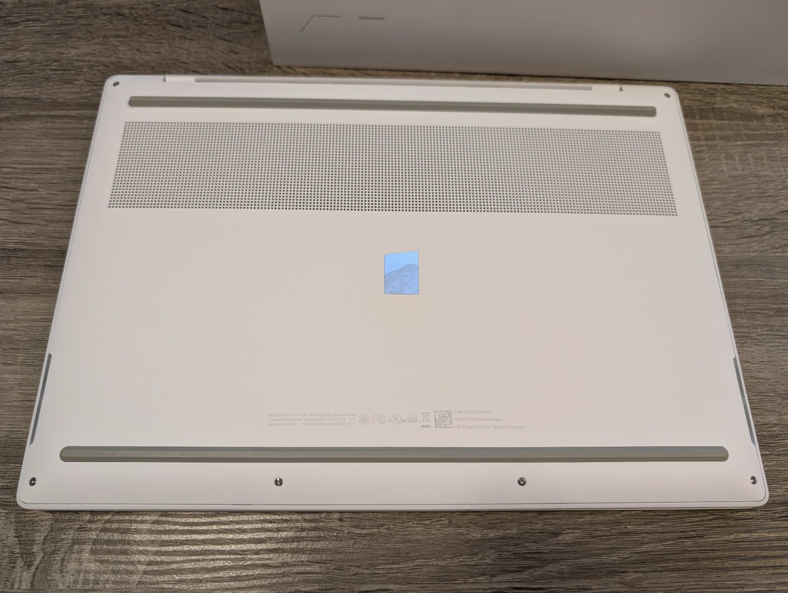 HP Dragonfly Pro 14″ Ryzen 7 7736u 16gb RAM 512GB SSD laptop white
