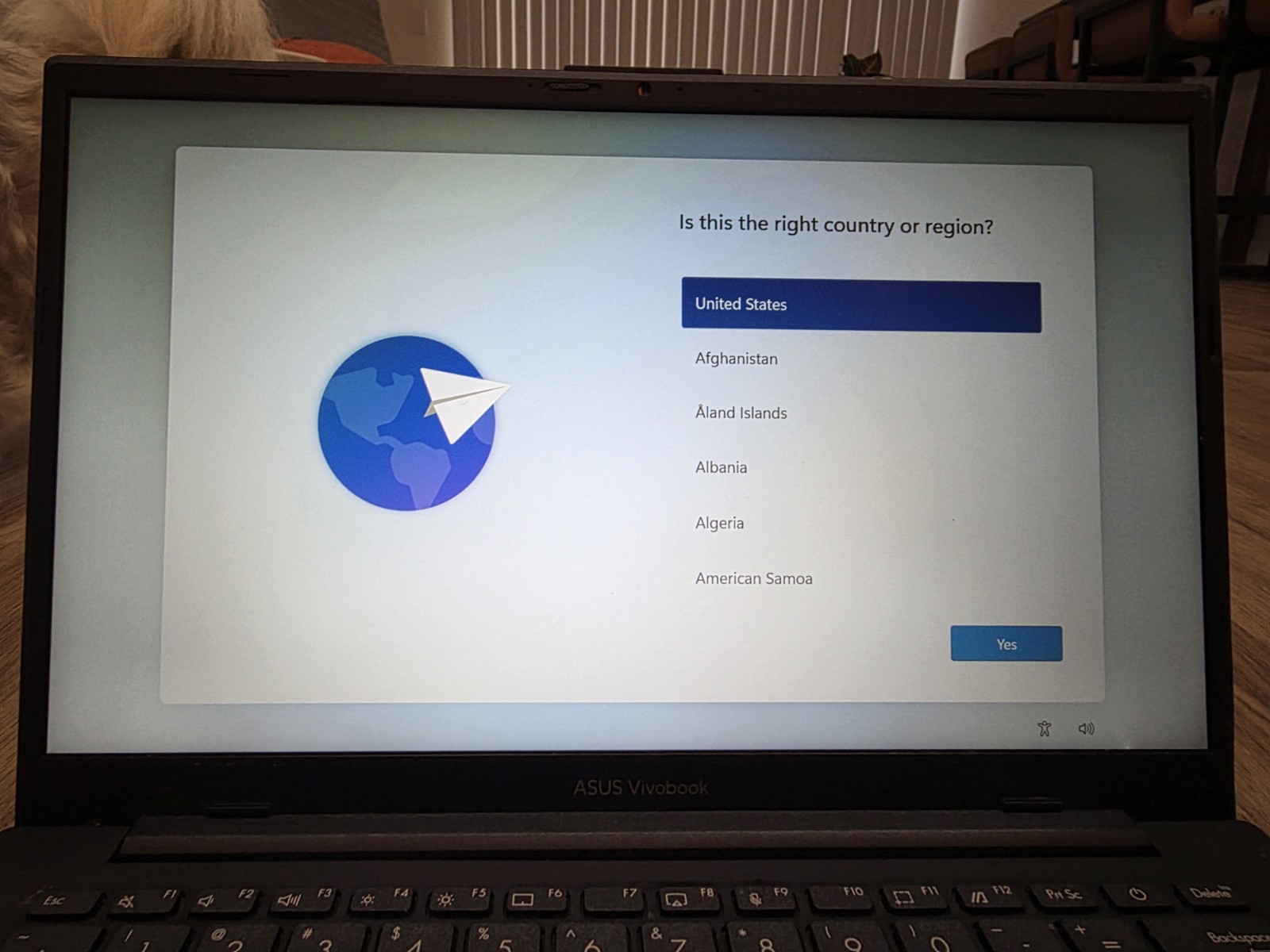 ASUS 14″ Laptop – AMD Ryzen 4GB RAM 128GB SSD Black (E1404FA-TH31)
