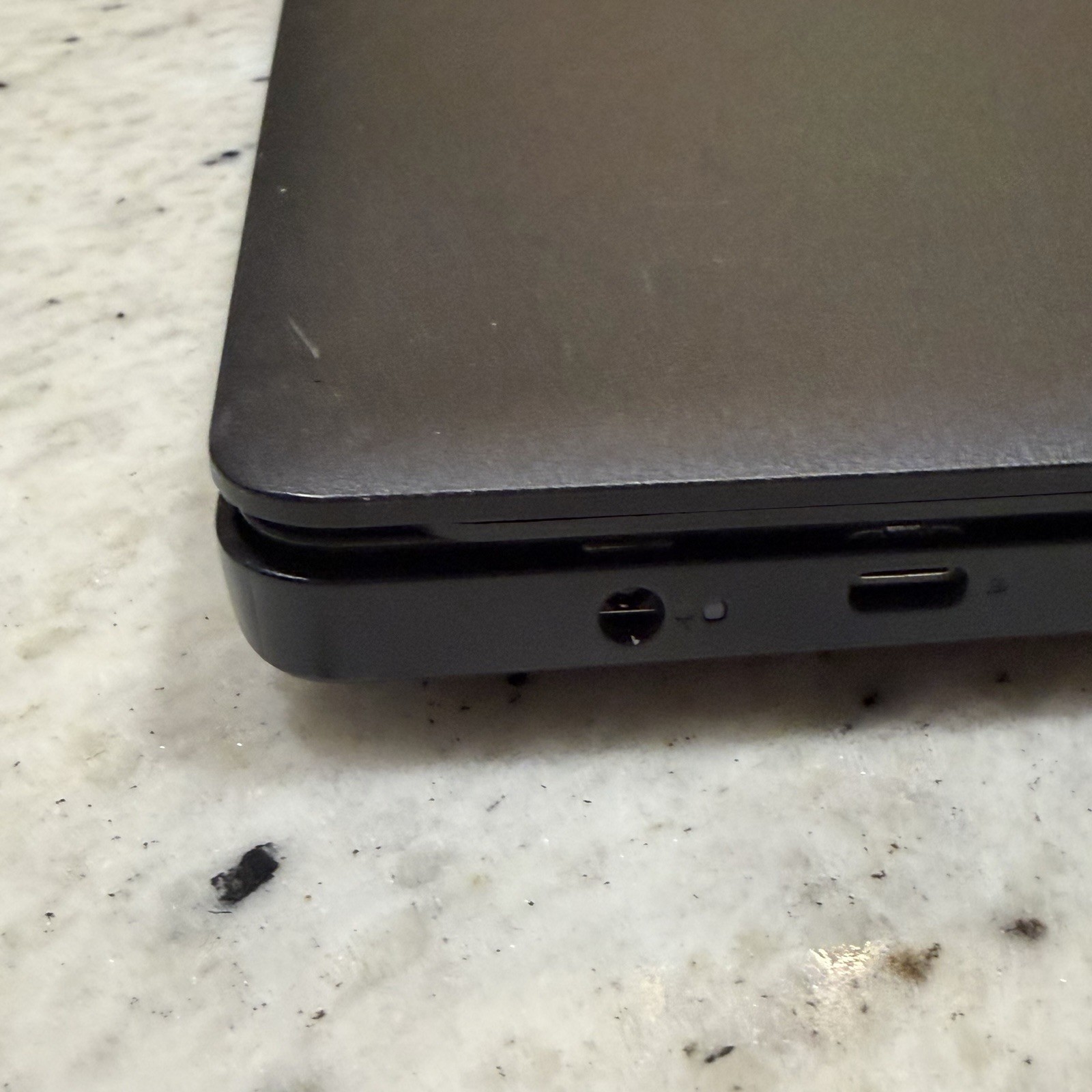 Dell Latitude 3590 i5-8250U 1.6GHz No RAM/No HDD Tested To Bios Cracked Case