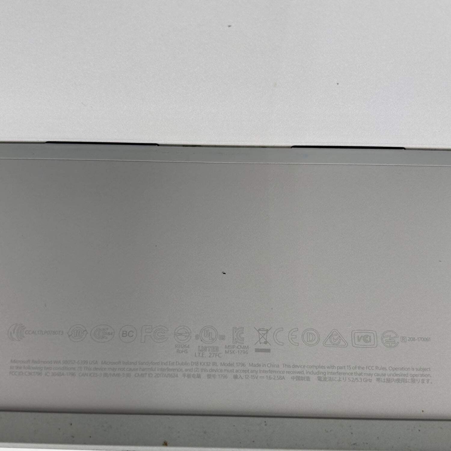 Broken Microsoft Surface 5 Pro 1796 12.3″ m3-7Y30 4GB RAM 128GB SSD Cracked Scre