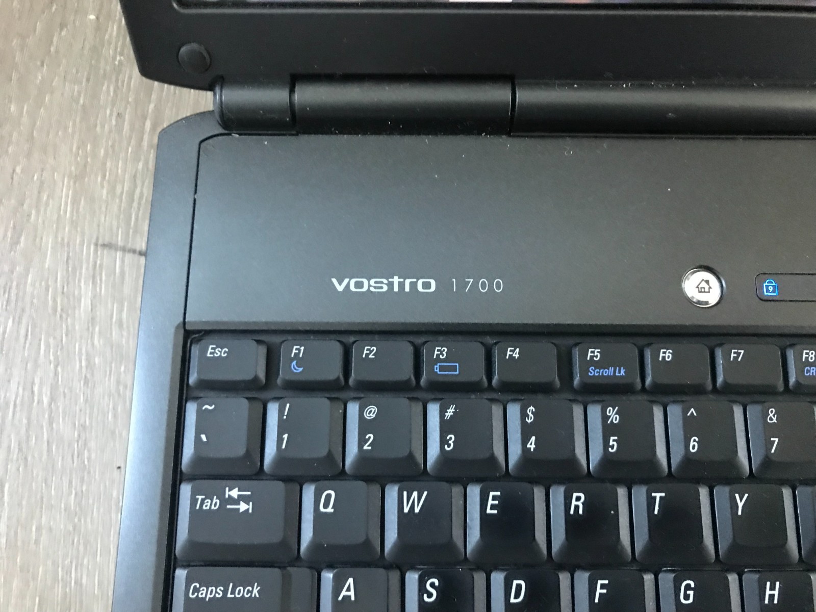 Dell VOSTRO 1700 17″ Intel Celeron 550 2.00GHz 1.00GB RAM 120GB HDD Win 7 Pro