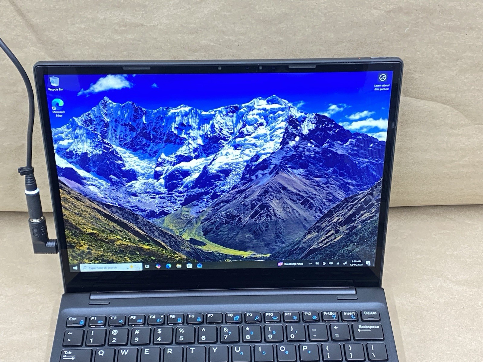 Dell Latitude 7285 – 12″ 2880*1920 – i7-7Y75 – 16GB – 256GB SSD – Win 10 Pro