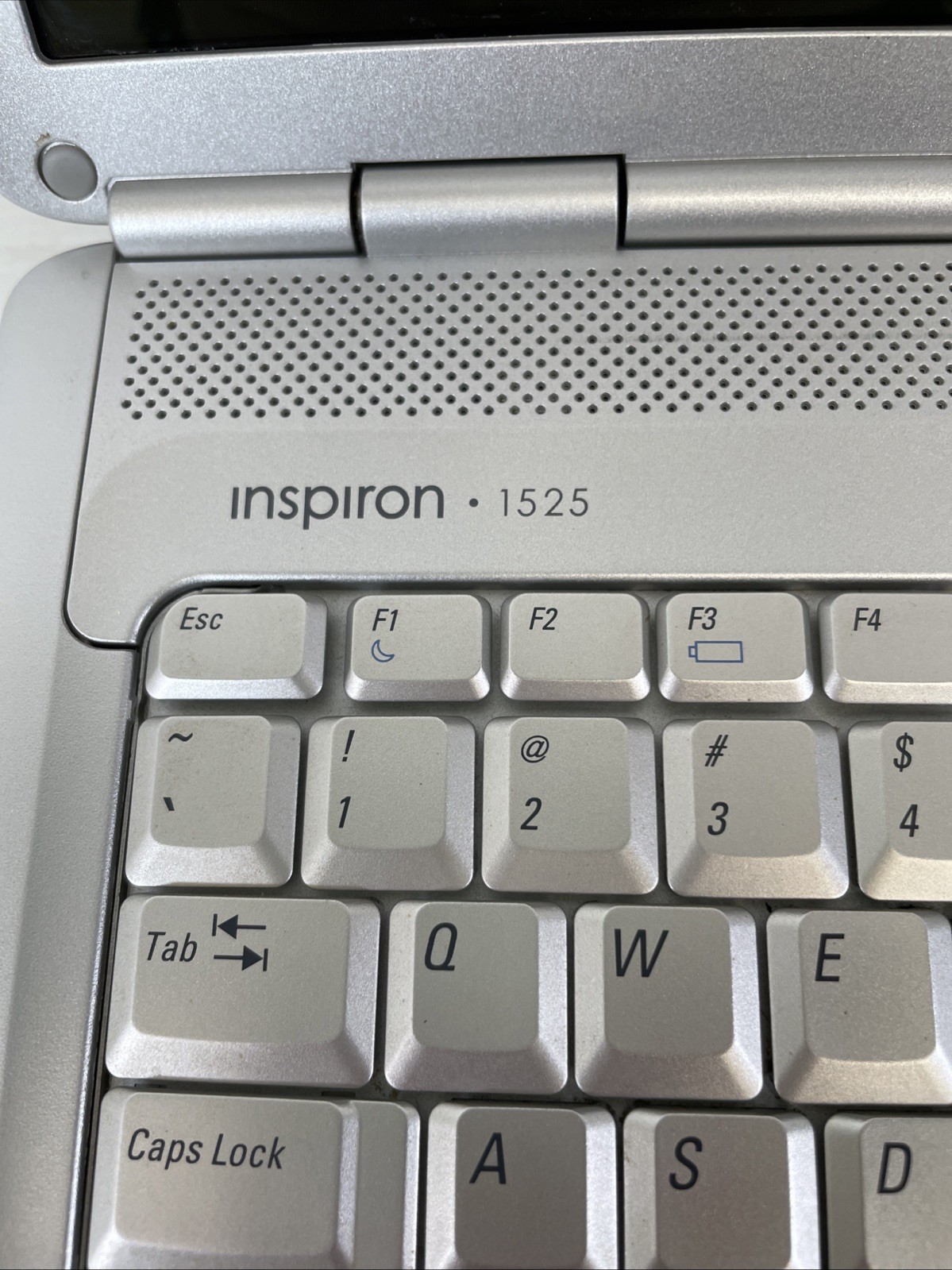 Retro Dell Inspiron 1525 15.4″ Intel Core 2 Duo 1.73GHz 2GB RAM 120GB HDD WinXP