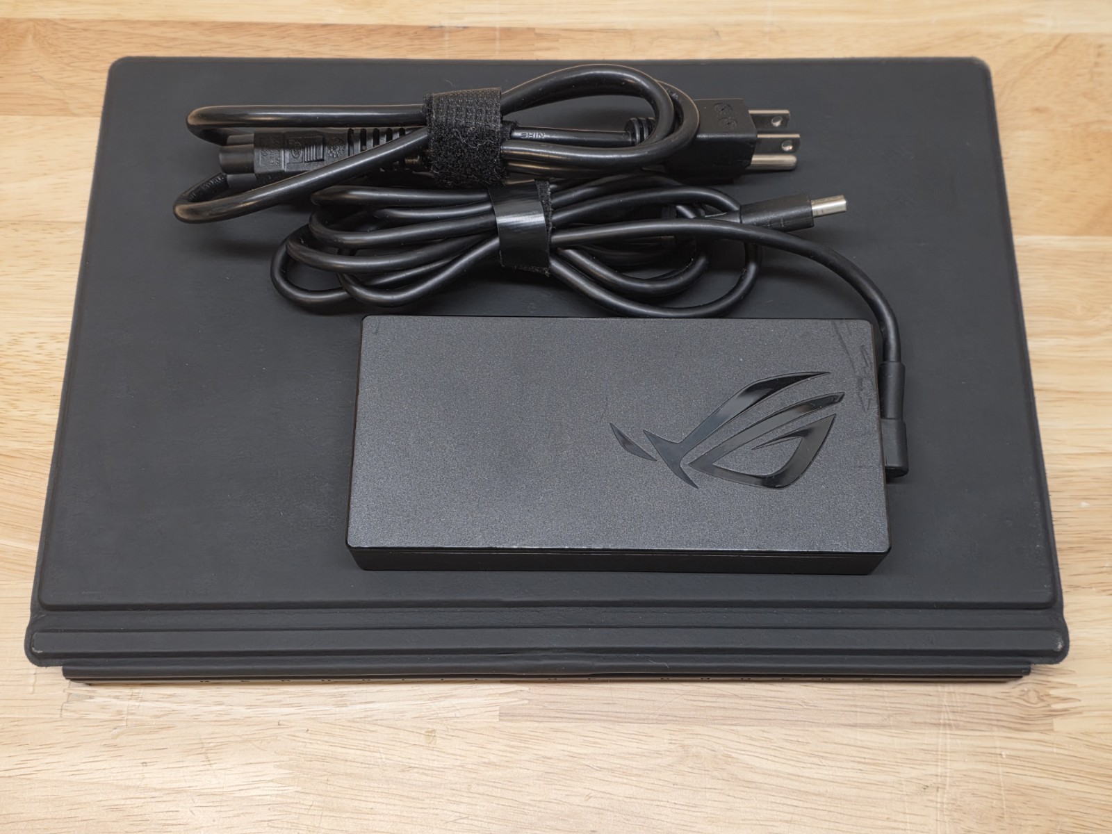 ASUS ROG Flow Z13 13.4″ 2.5K Ryzen AI Max+ 395 64GB DDR5 1TB SSD Touch WiFi 7