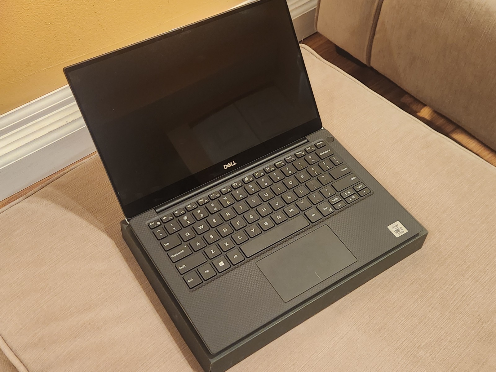 Dell XPS 13 7390 i7-10710U CPU @ 1.10GHz 8GB RAM 256GB SSD