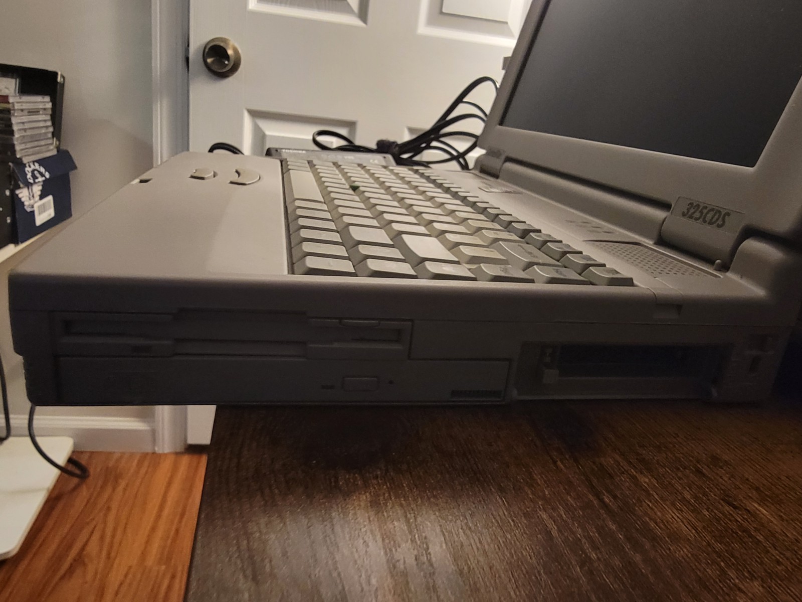 Toshiba 325CDS & Toshiba 2065CDS Satellite Vintage Laptop – Retro – WIN 98 DOS