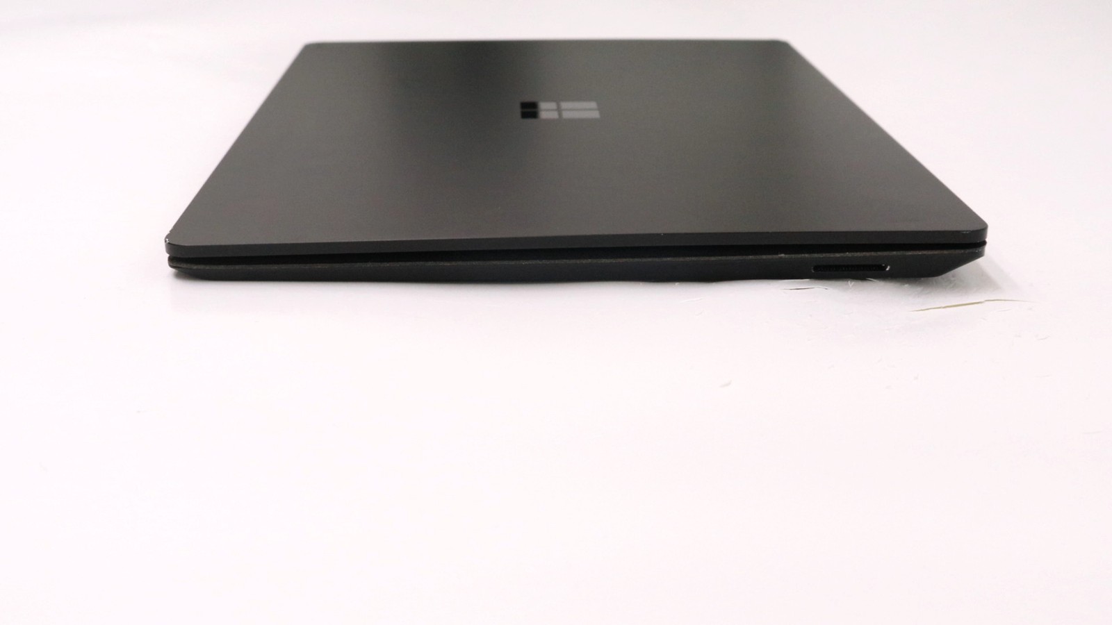 Microsoft corporation Surface Laptop 2 13″ i7-8650u 16GB 512GB – Very Good