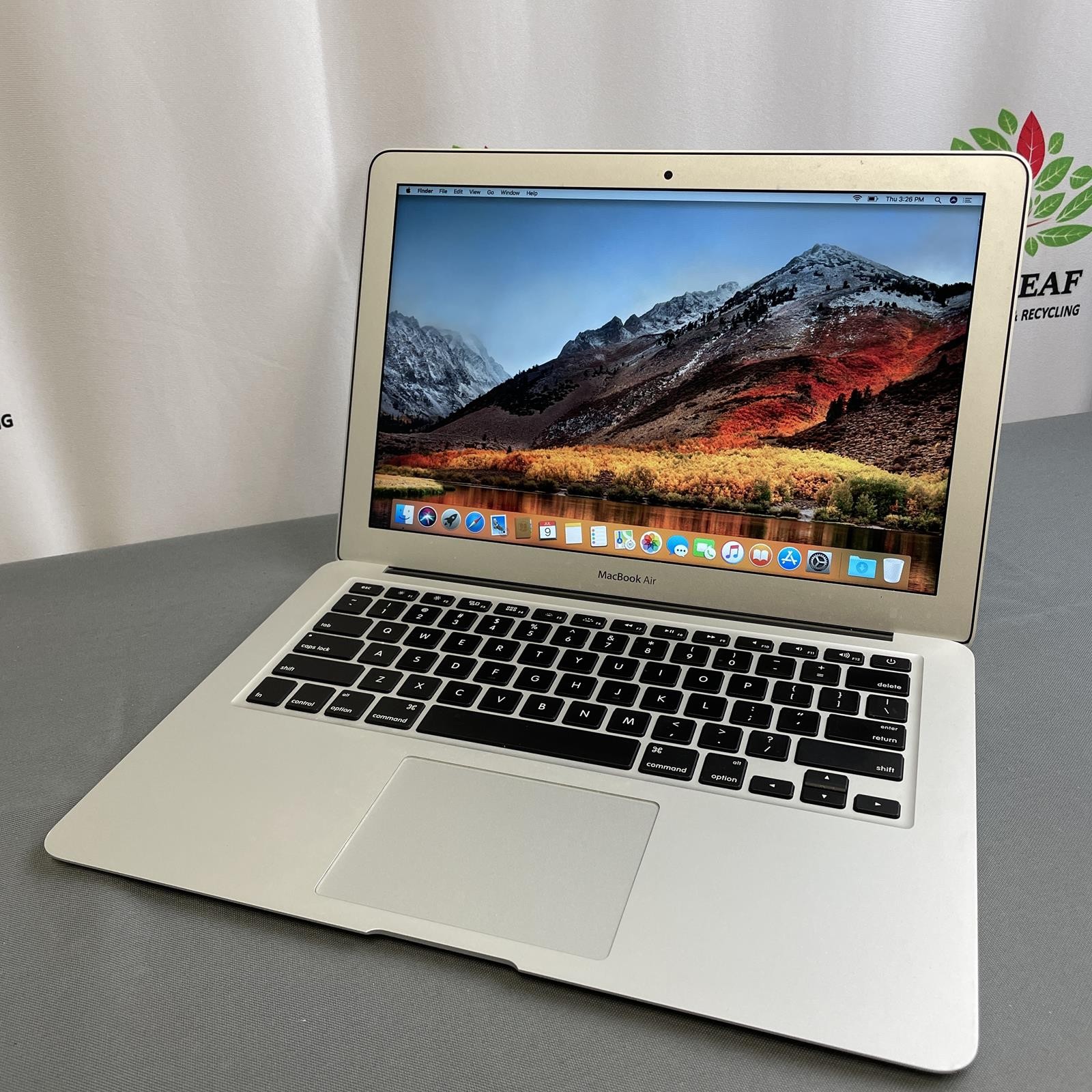 APPLE MacBook Air A1466 13 in 2017, Core i5, 8GB RAM, 256GB SSD | 300 Cycles