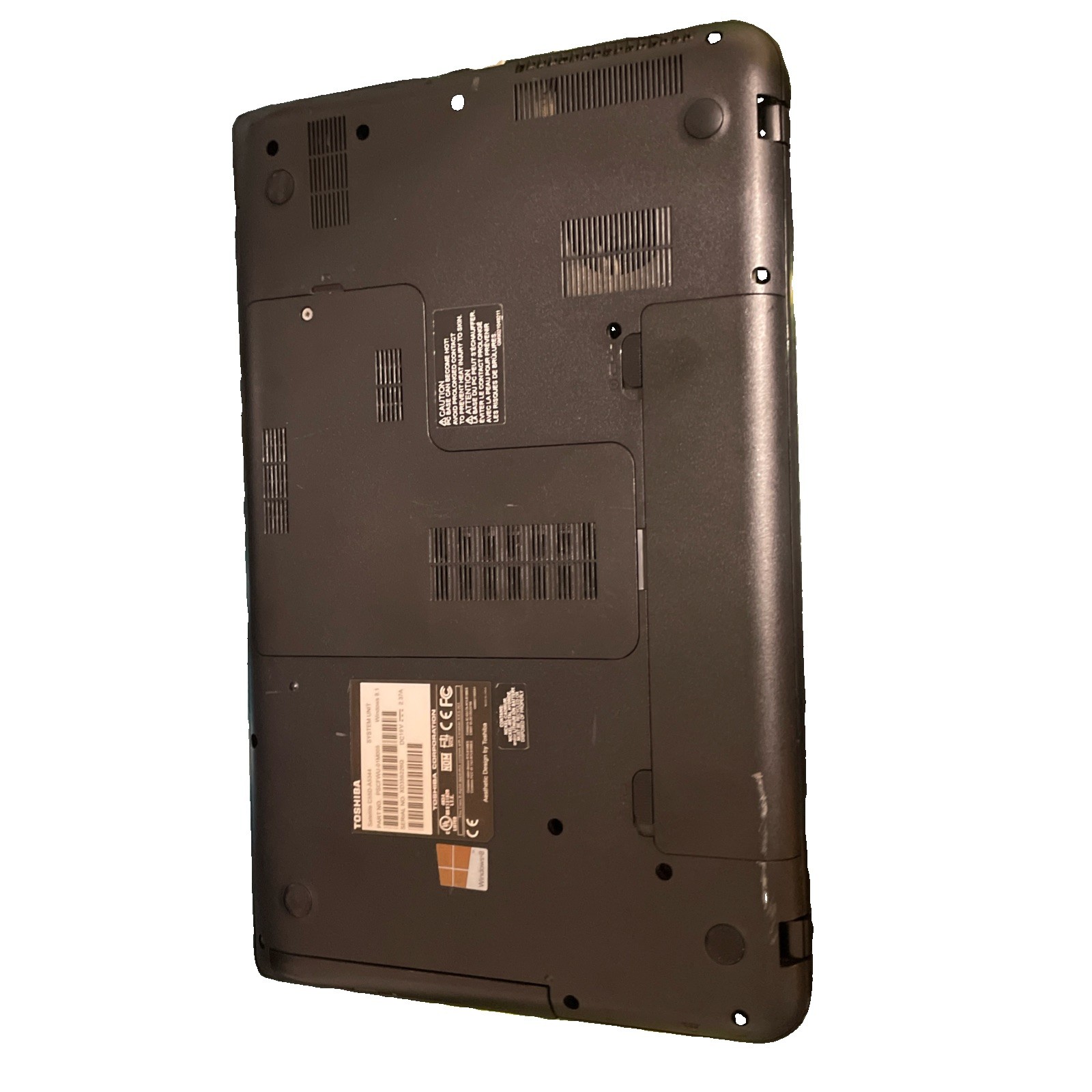 Toshiba Satellite C55D-A5344 (AMD E1-2100 APU)(8GB MEMORY)(NO HHD)(BAD BATTERY)