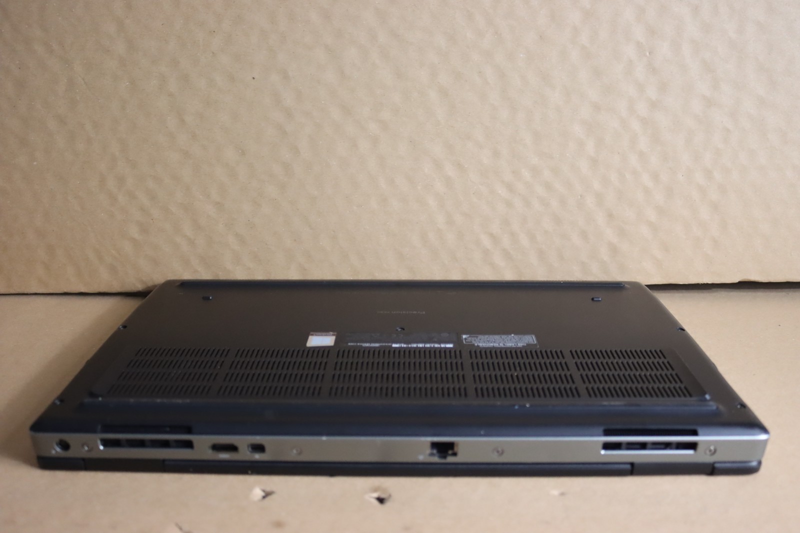 Dell Precision 7530 15.6” 256GB, Intel Core i7 8th Gen., 2.60GHz, 16GB Radeon