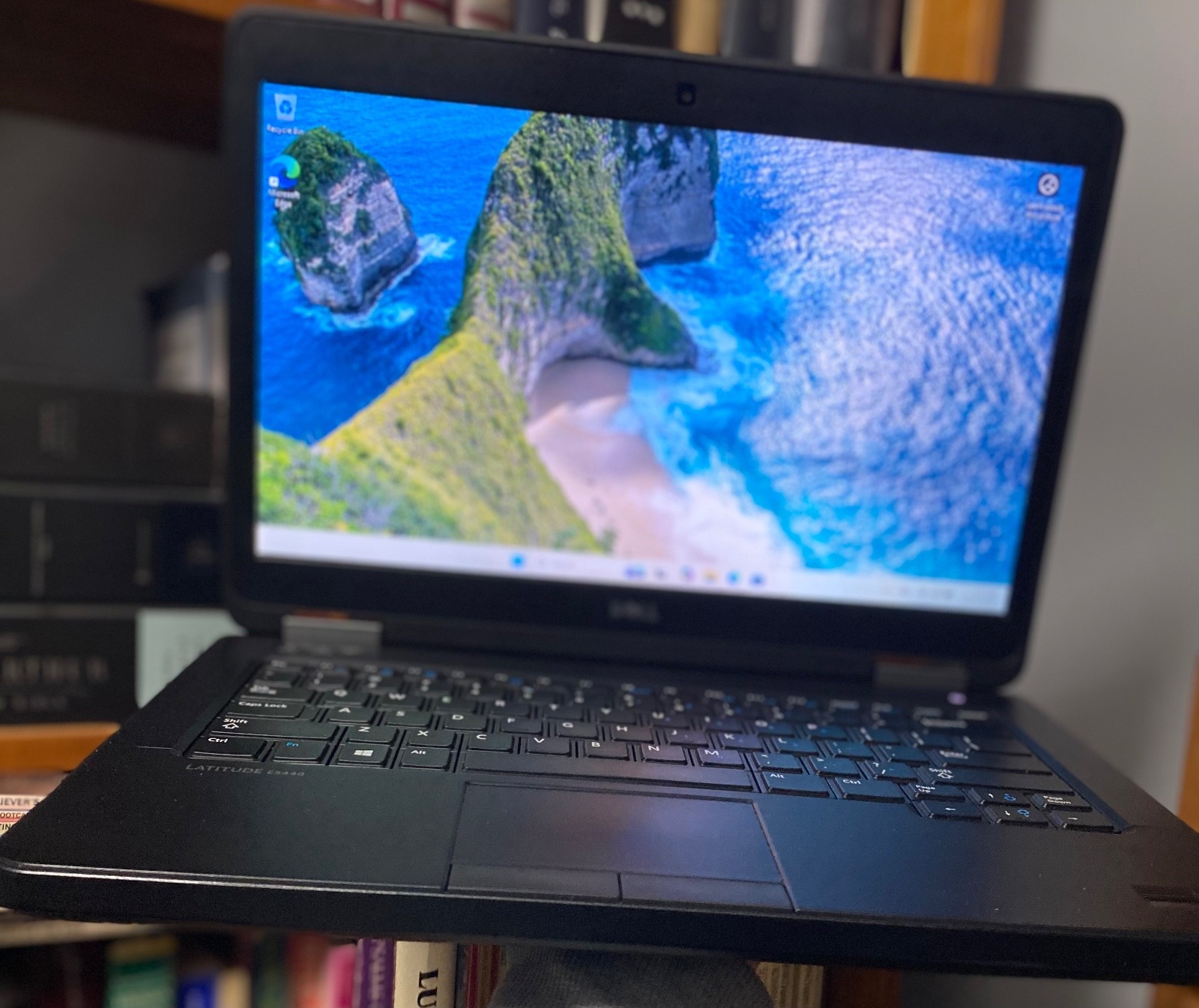 Windows 10 HP Laptops! 6715b AMD 2.0GHz 4GB RAM SSD FREE InPods 12 Earbuds!
