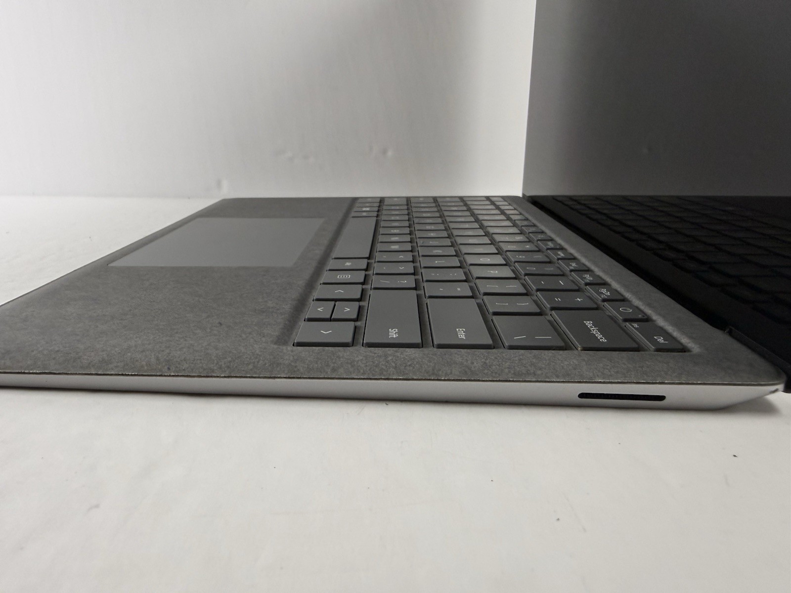 Microsoft Surface Laptop 5 13.5” 1950 Intel Core i7-1265U 16GB RAM 512GB NVME