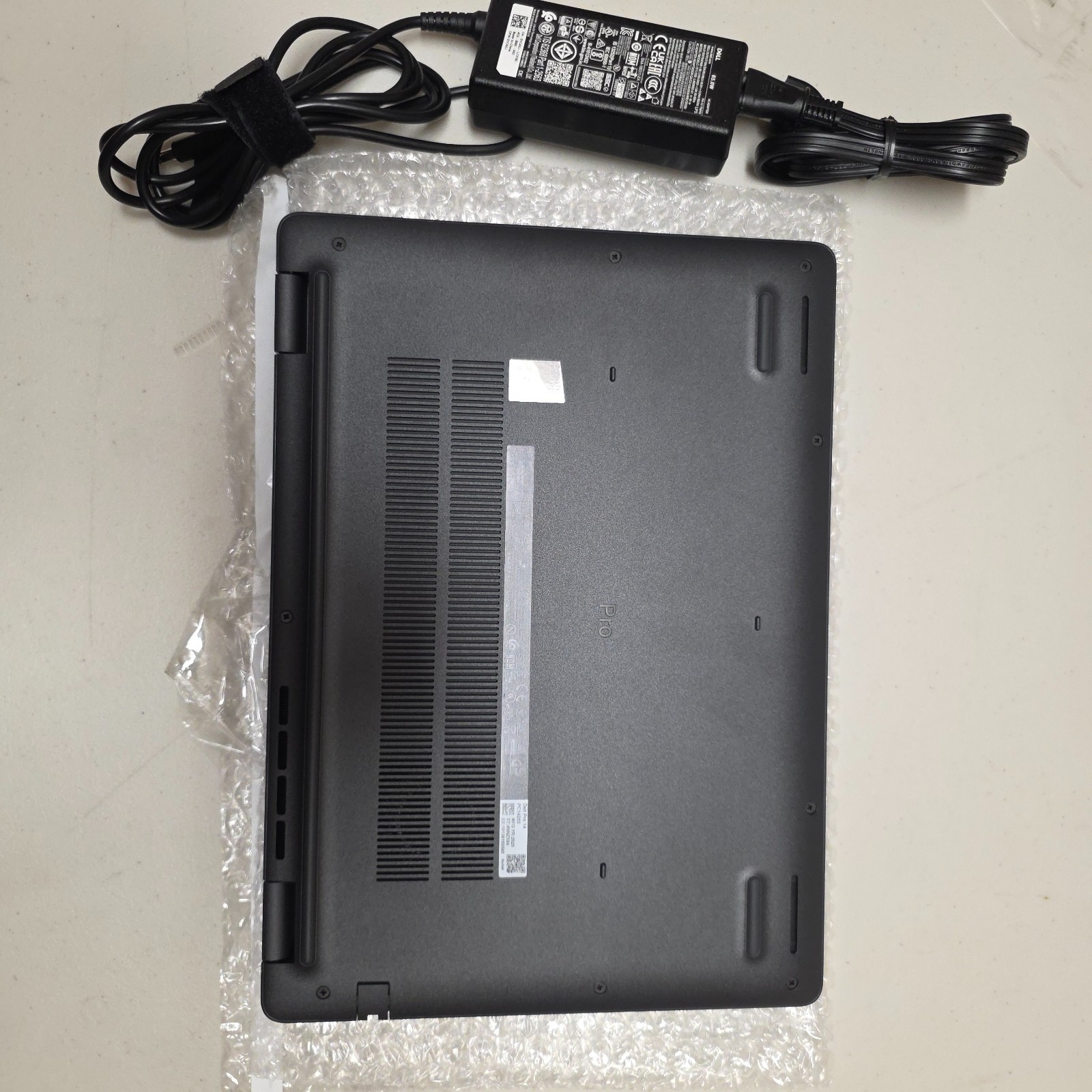 Dell Pro 14 PC14255 14″ Ryzen 5 220 • 8GB • 256GB SSD • Radeon 740M • Win 11 Pro