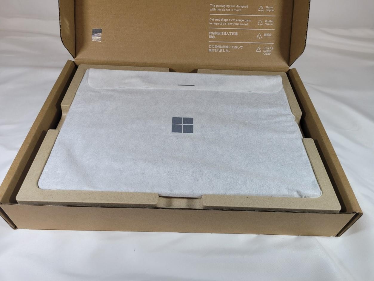 Microsoft Surface 15″ Copilot+ Laptop 7th Edition PixelSense Flow Display – 1TB