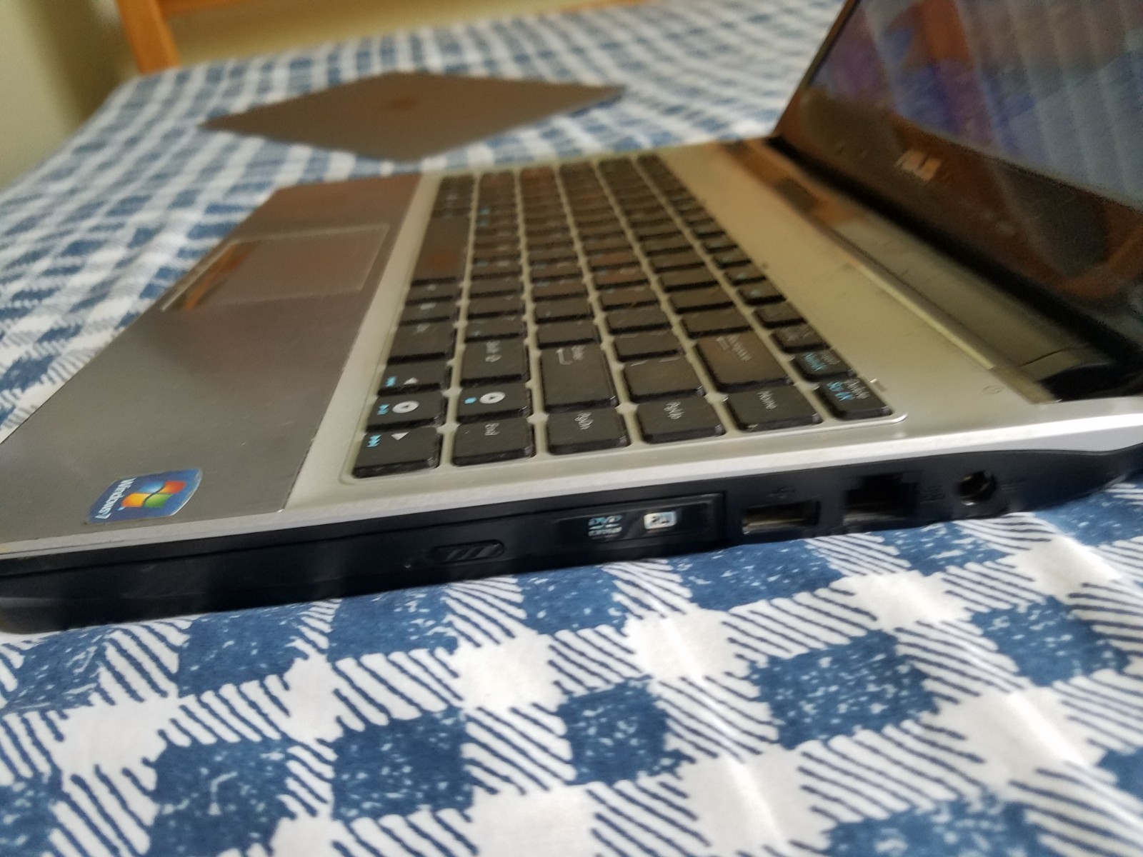 ASUS laptop U30J Laptop Intel Core i3 M370@ 2.4GHz 4GB 320GB HDD Windows 10