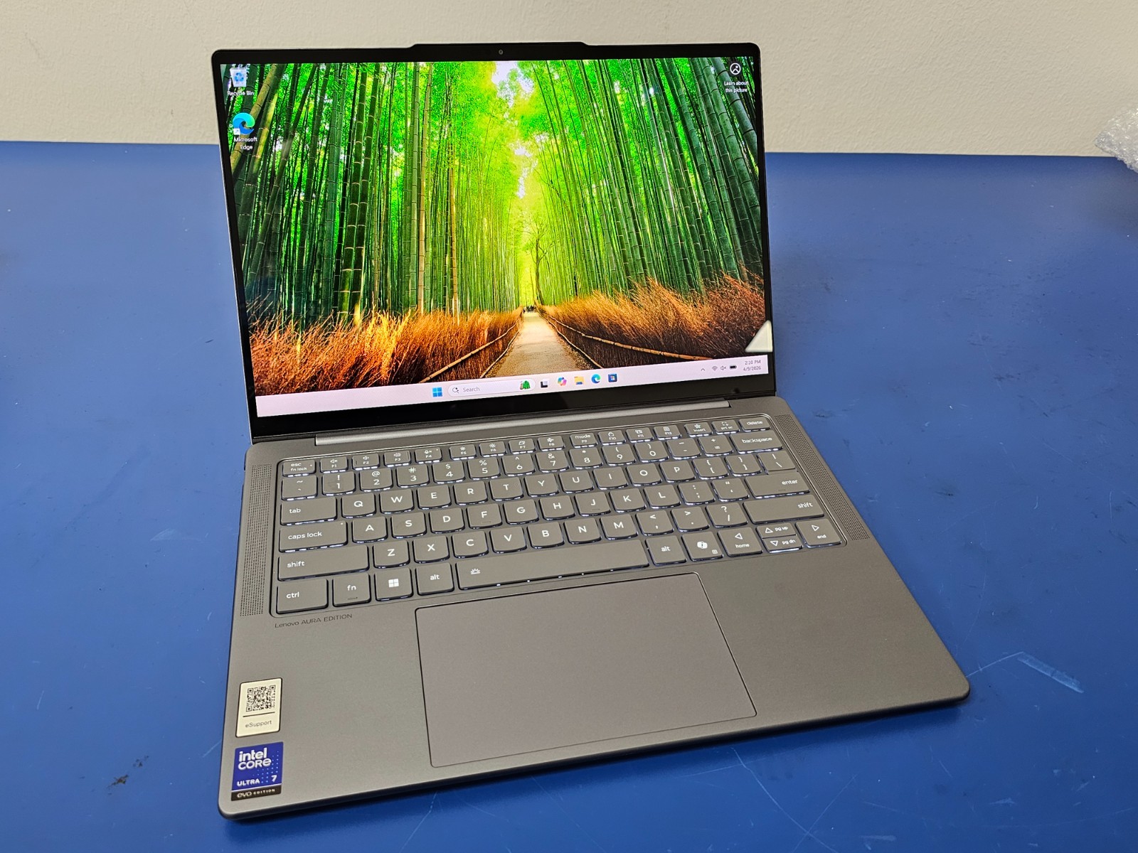 Lenovo Slim 7 14ILL10, Intel Core Ultra 7 258V, 2.20 GHz, 32 GB RAM, 1 TB NVMe