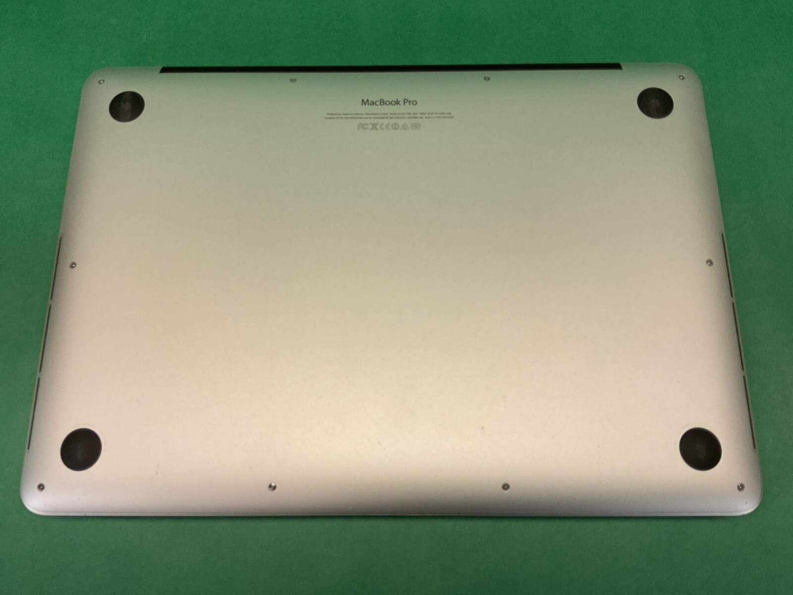 Apple MacBook Pro A1502 – 13” Laptop – POWERS ON – UNTESTED