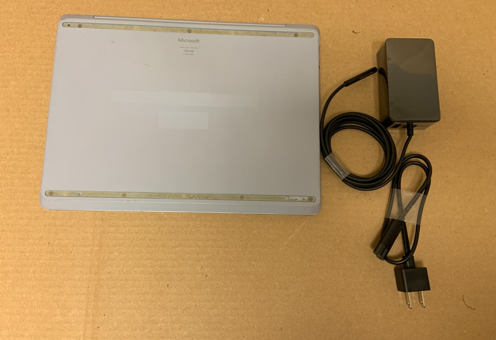 Microsoft Surface Laptop Go 1943 12.4″ i5-1035G1 1.0GHz 256GB SSD 16GB RAM Win11