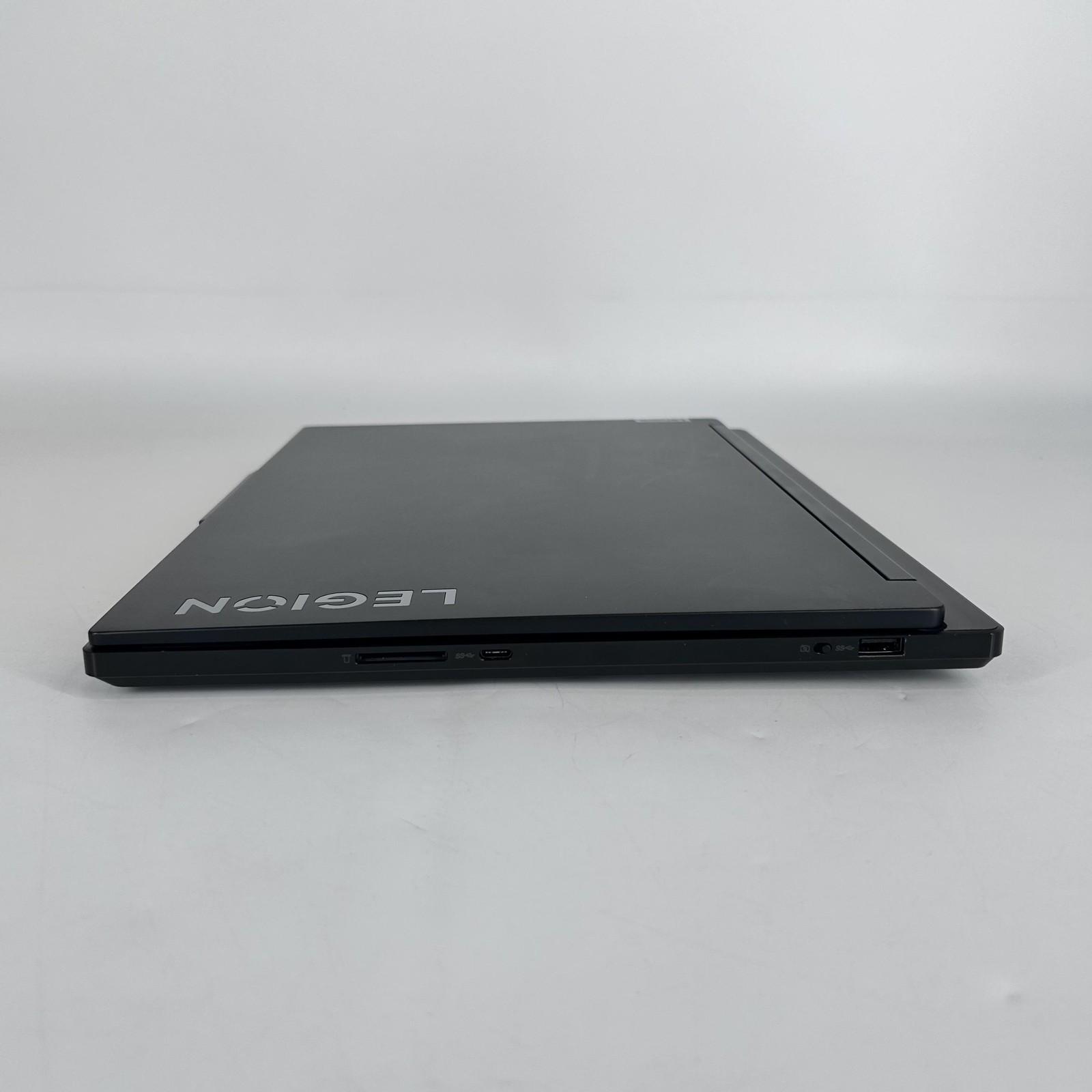 Lenovo Legion 7i Gen 9 16 240Hz QHD+ 2.2 GHz i9-14900HX 32GB 1TB SSD RTX 4070