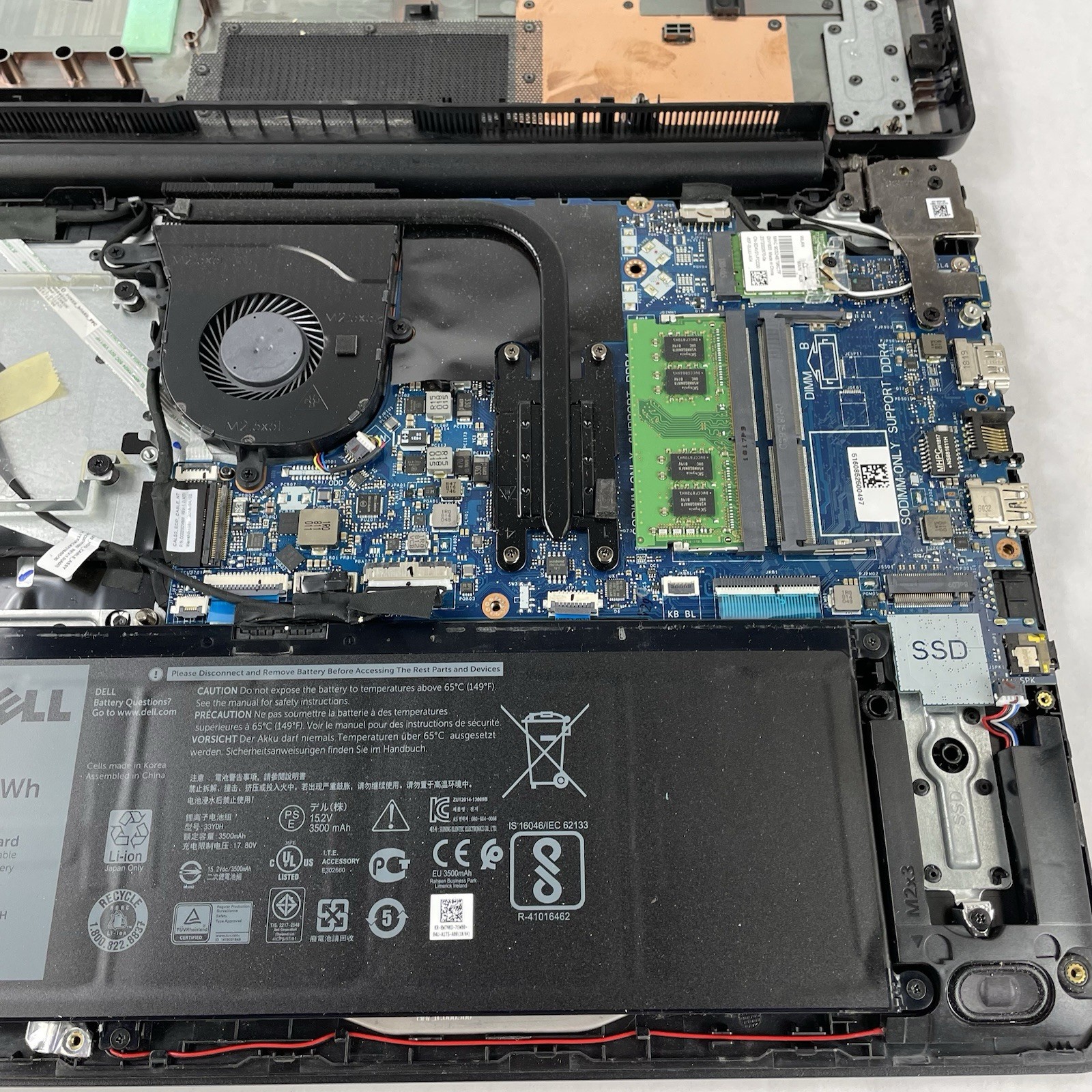 Dell Latitude 3590 15.6″ i5-8250U 1.60 GHz 8 GB RAM No SSD No OS – Bad Corner